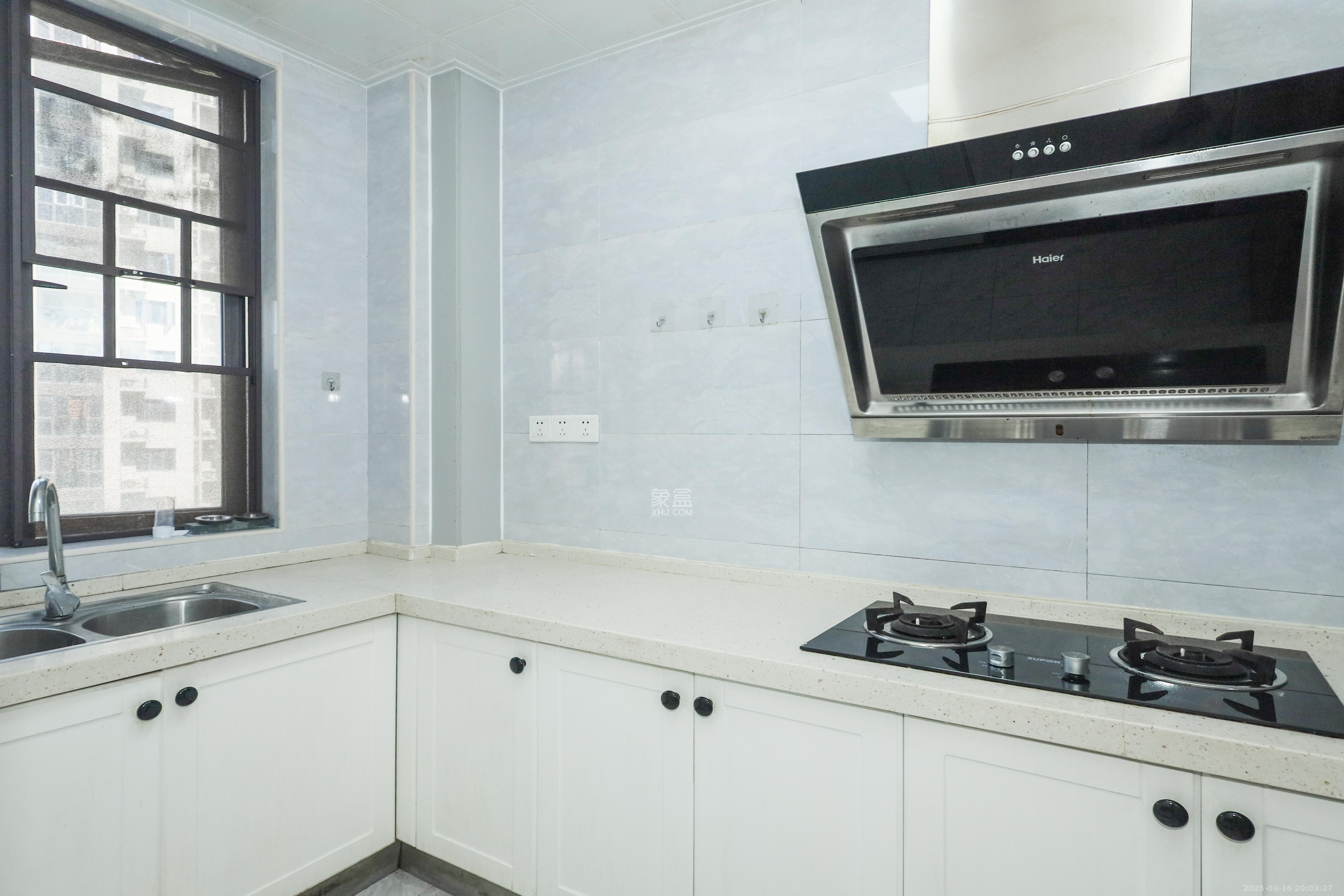 中国铁建梅溪青秀二期  4室2厅2卫    142.0万厨房