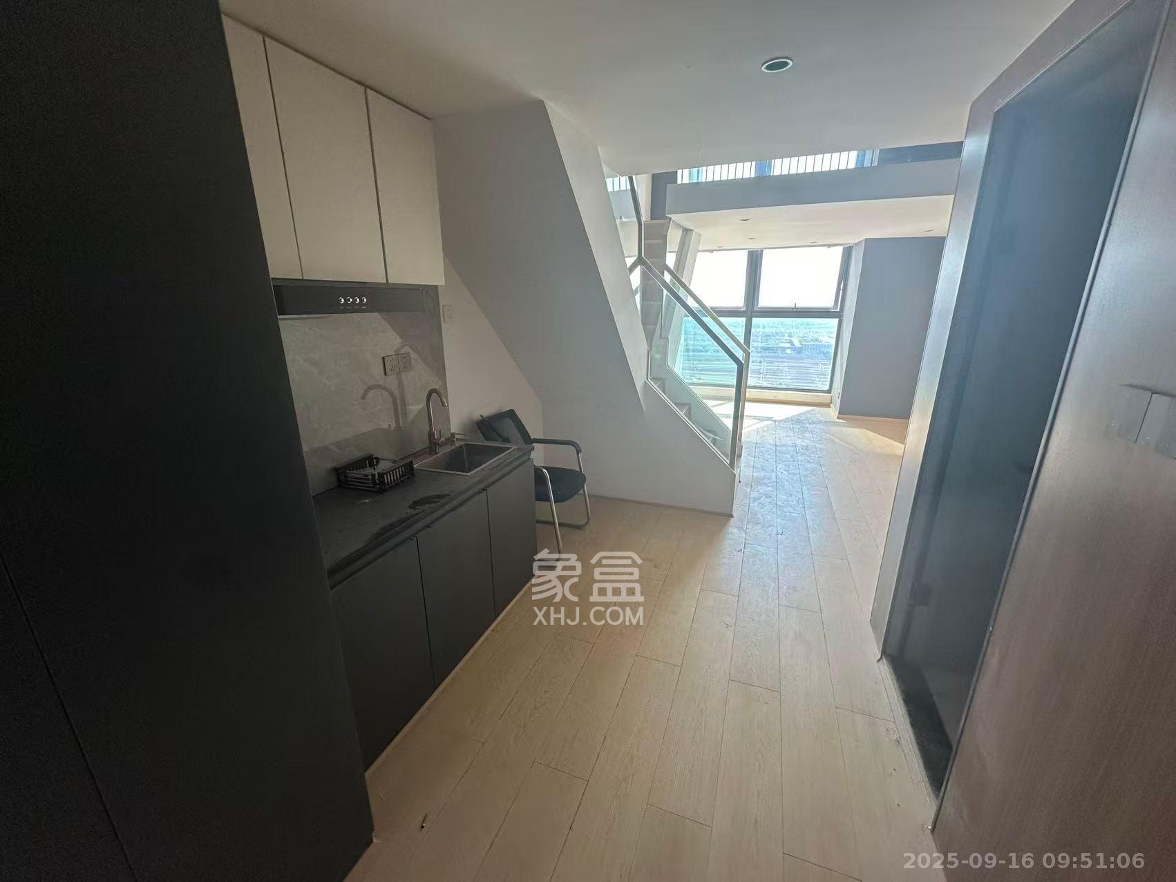 绿地商务广场  1室1厅1卫    2000.0元/月室内图