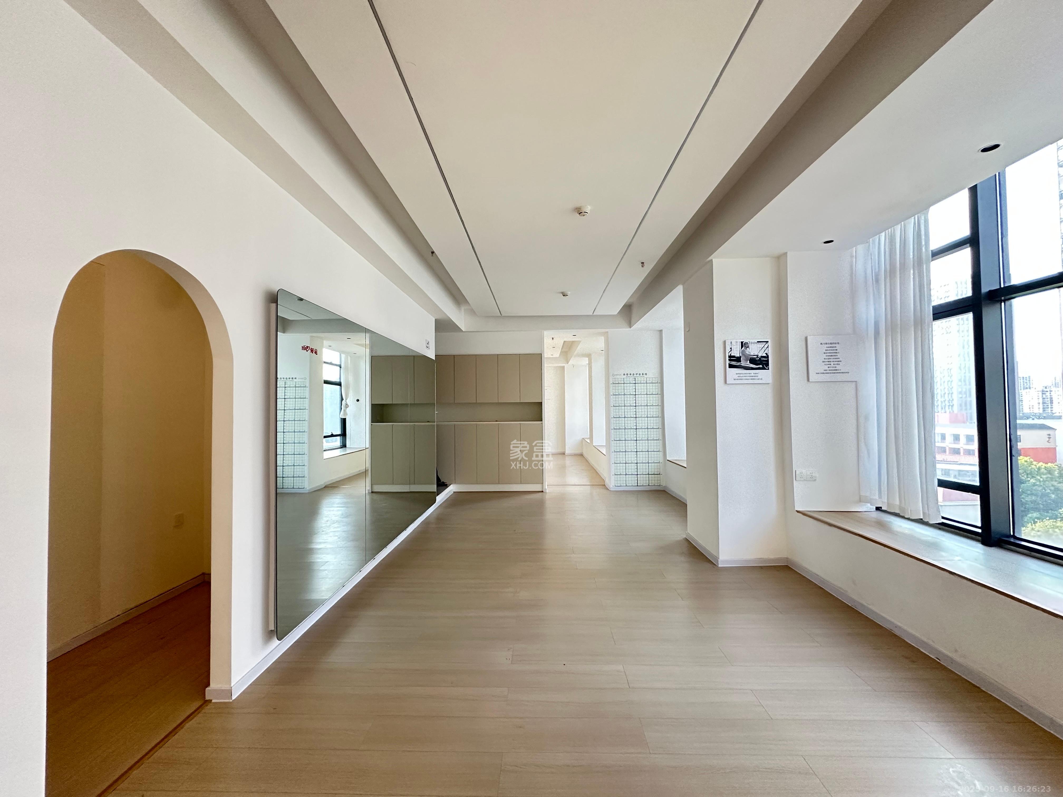 龙湖铂金岛 1室1厅1卫 12000.0元/月 龙湖铂金岛 1室1厅1卫 12000.0元/月室内图