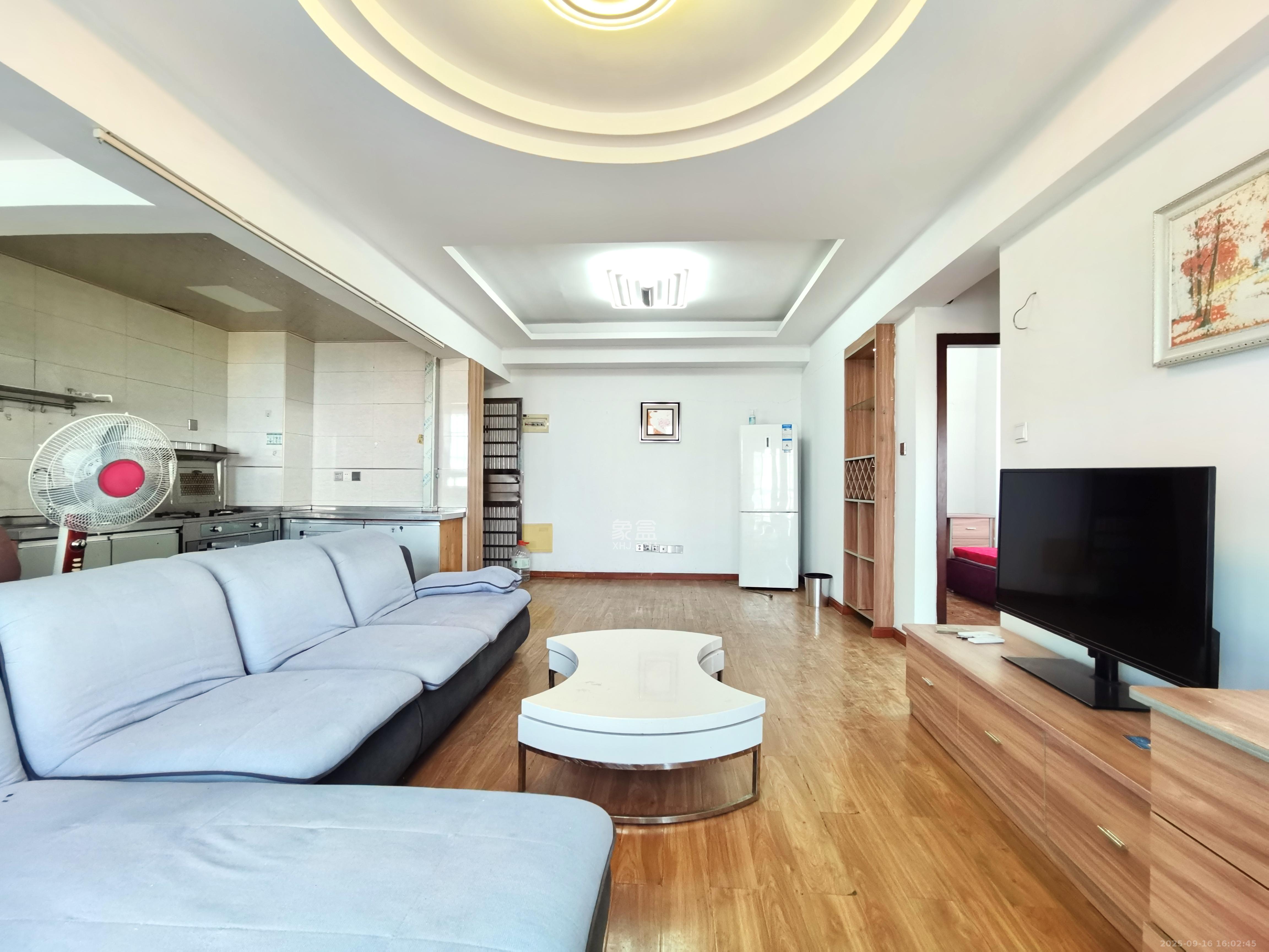 极目楚天 2室2厅1卫 2200.0元/月 极目楚天 2室2厅1卫 2200.0元/月室内图