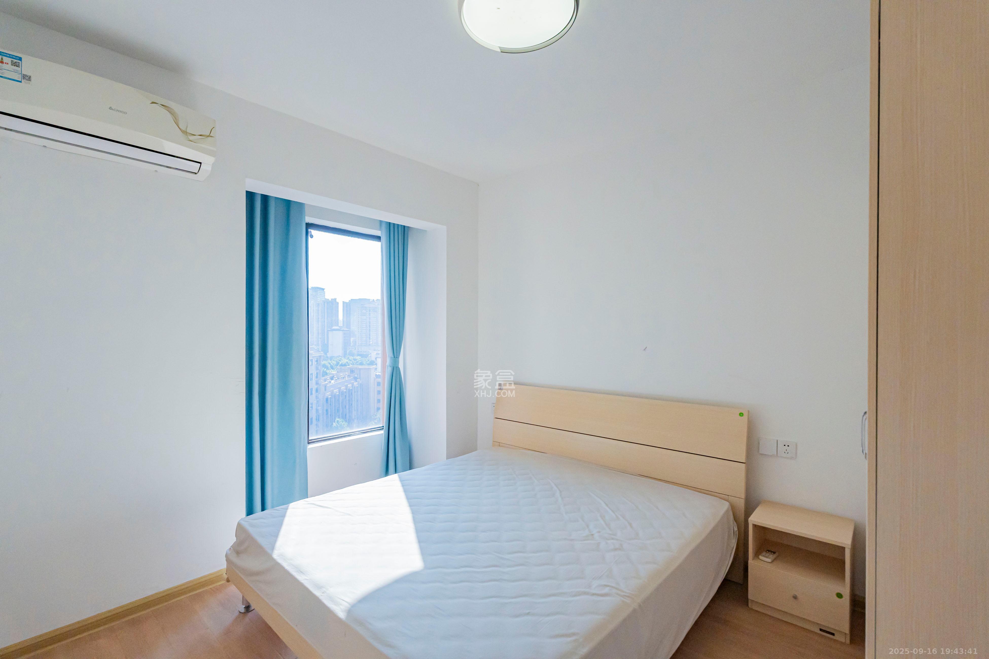 上园商住小区  3室2厅1卫   103.00万卧室