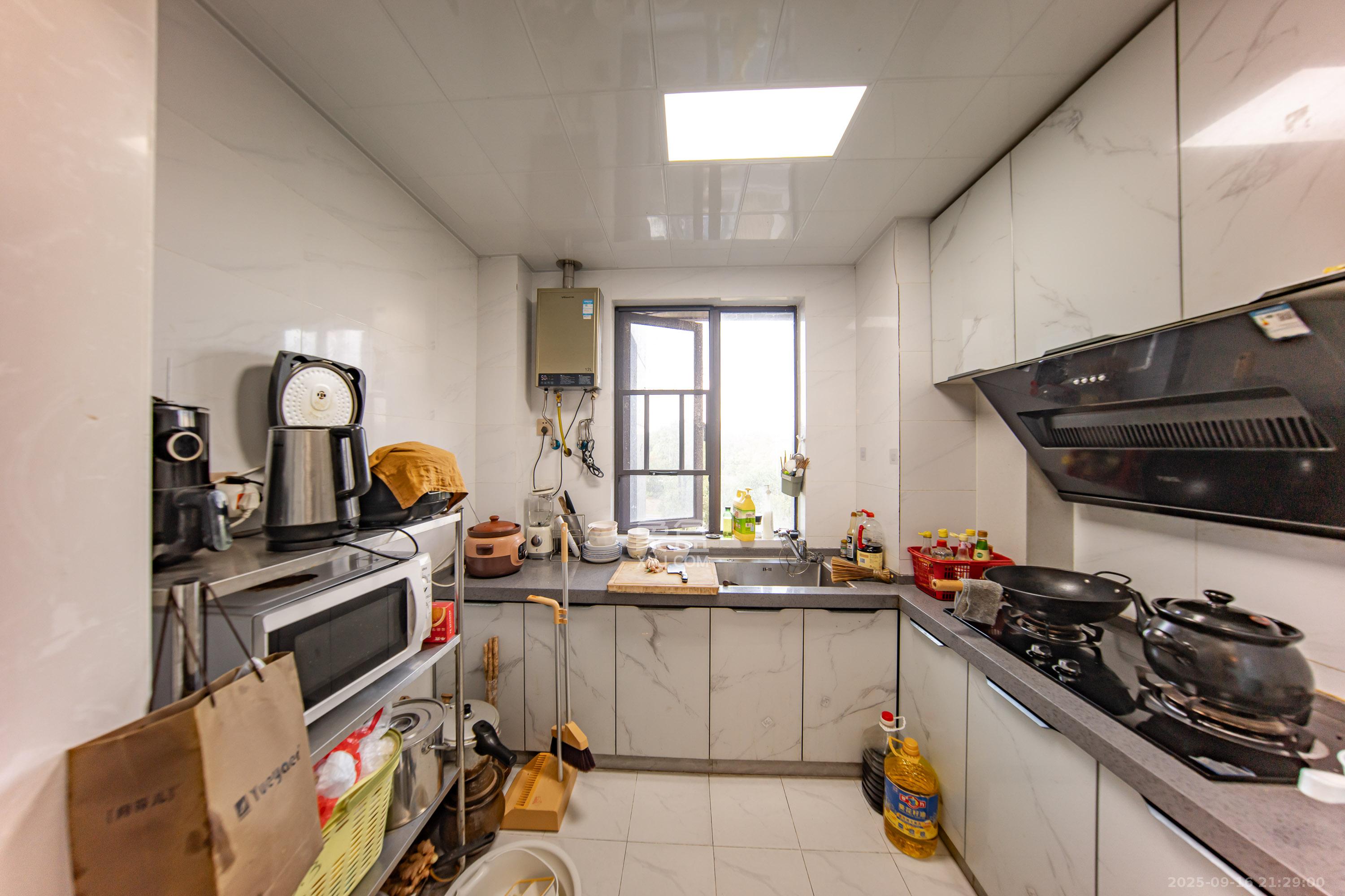 惟泽园  3室2厅2卫    85.0万厨房