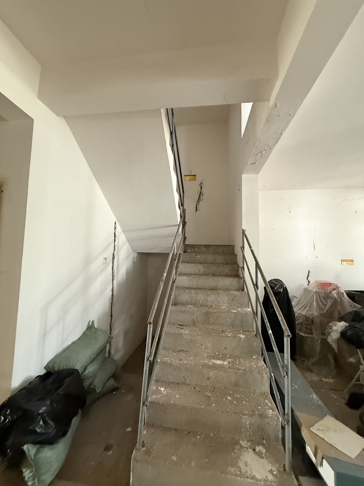 阳光经典 6室2厅5卫 100.0元/月 阳光经典 6室2厅5卫 100.0元/月室内图