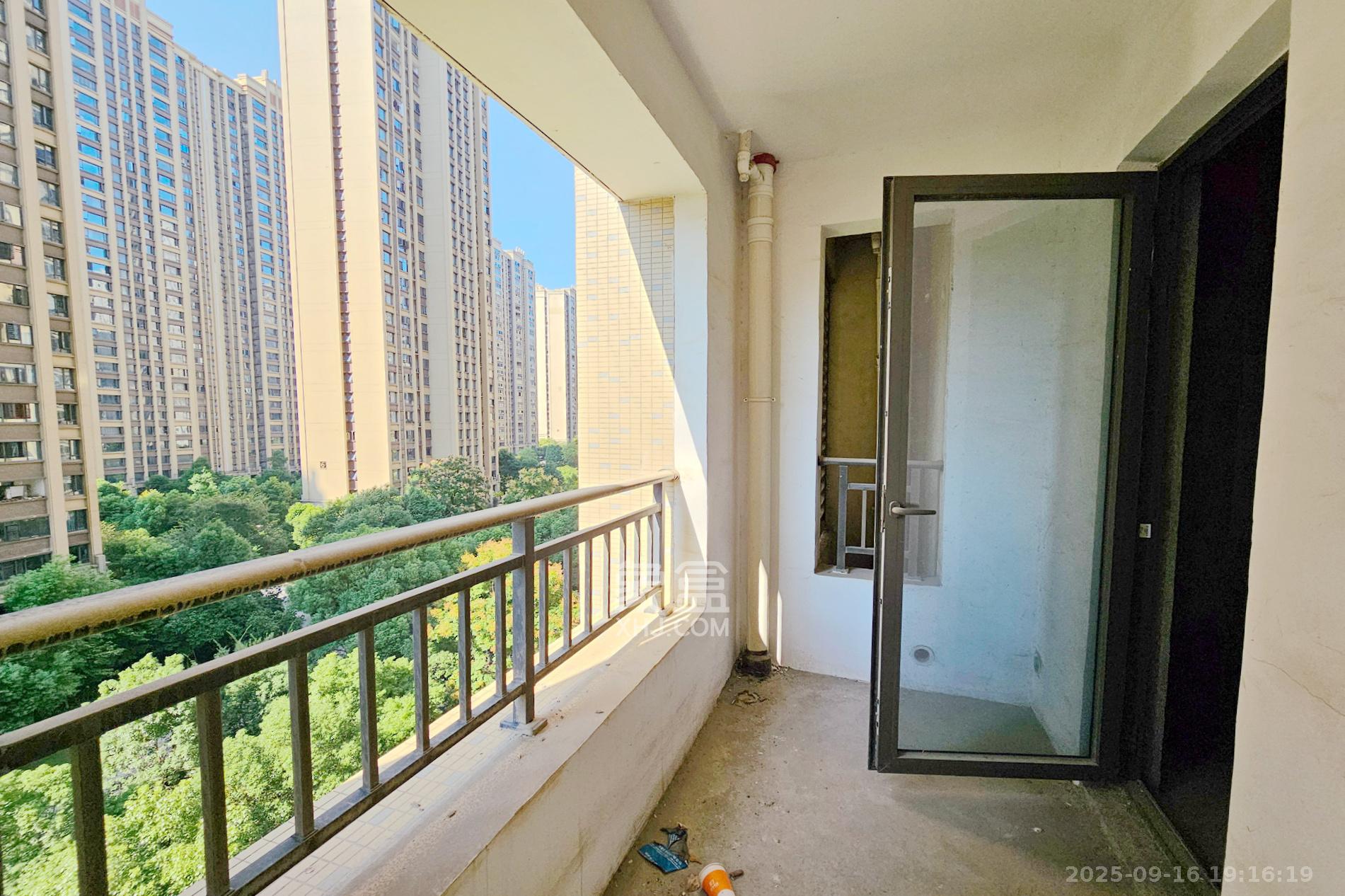 阳光城尚东湾青云苑  2室1厅1卫    62.0万阳台