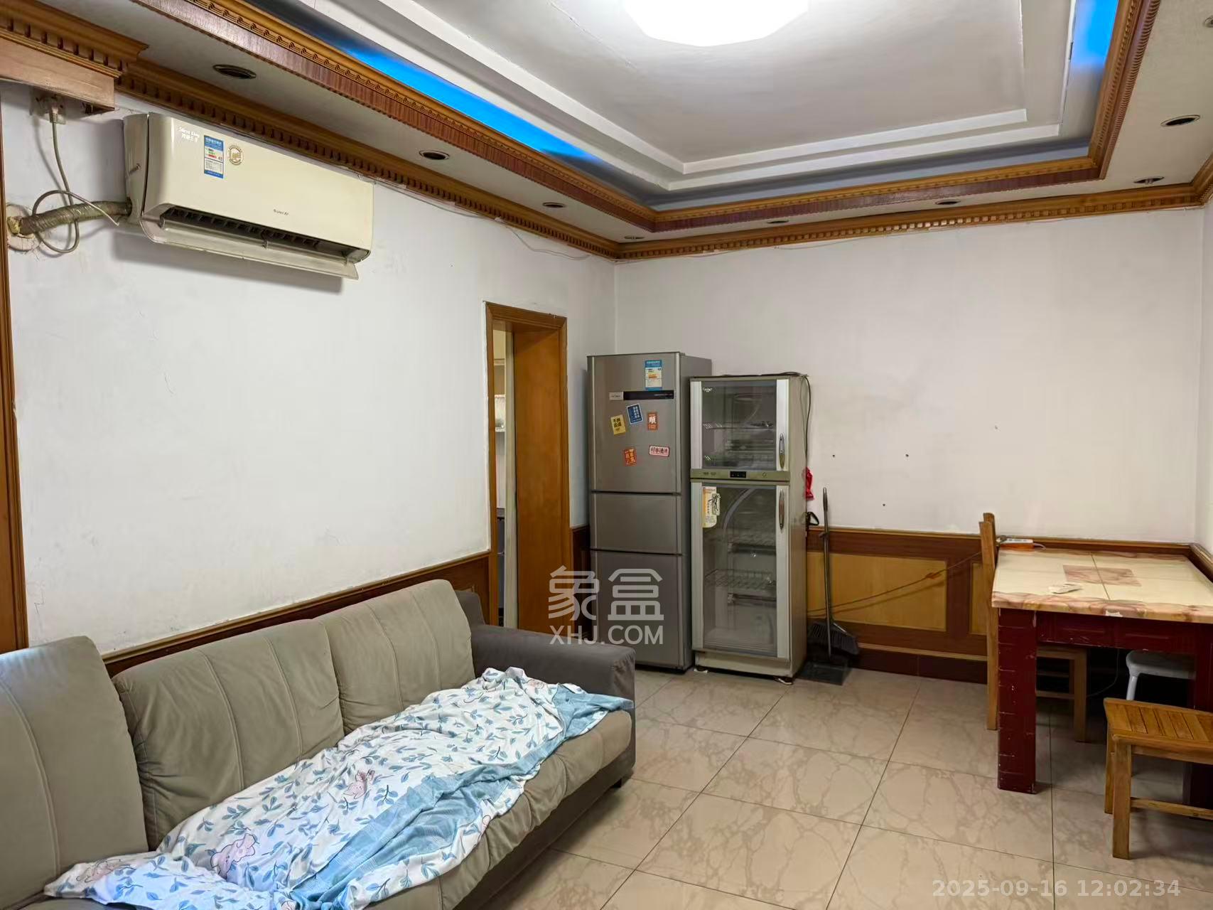 移动科技有限公司职工住宅楼 4室1厅1卫 1300.0元/月 移动科技有限公司职工住宅楼 4室1厅1卫 1300.0元/月室内图