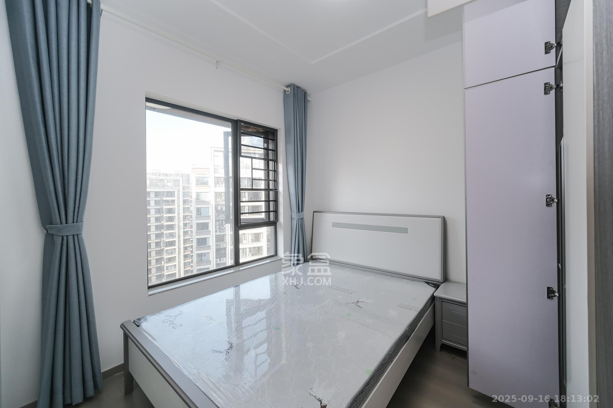 荣盛城 3室2厅2卫 89.0万 荣盛城 3室2厅2卫 89.0万卧室