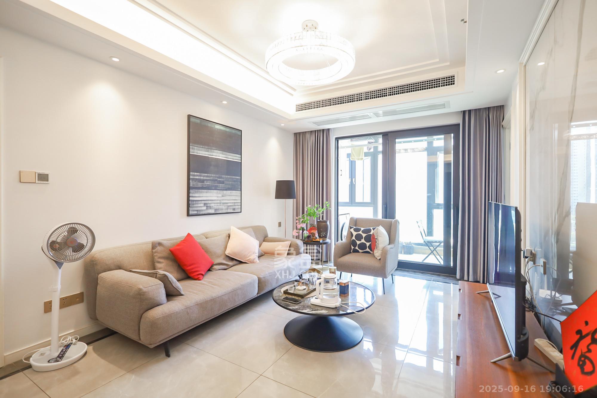 万科里金域国际  3室2厅2卫    228.0万客厅