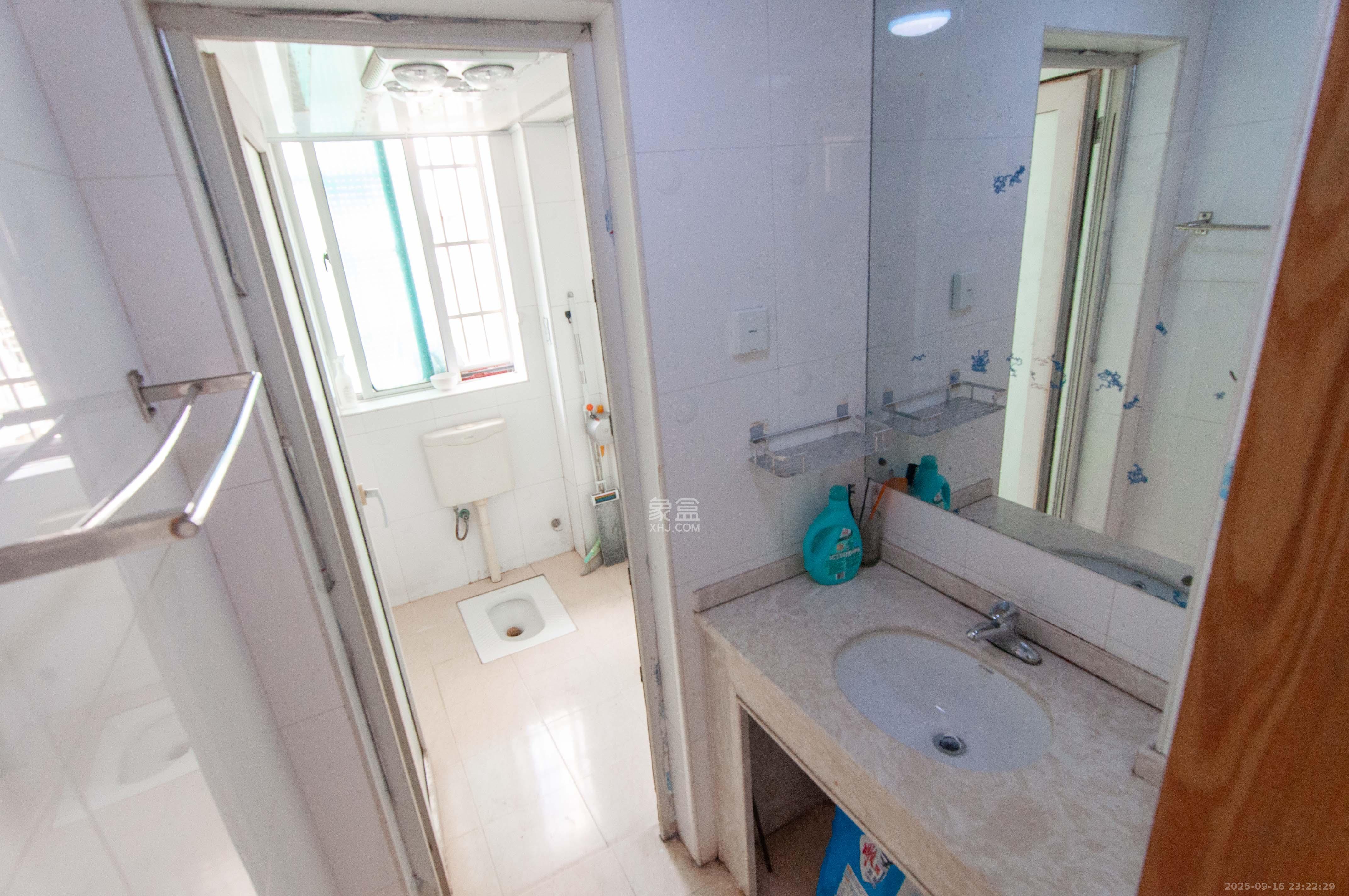 麓谷雅园  3室2厅2卫    66.8万卫生间