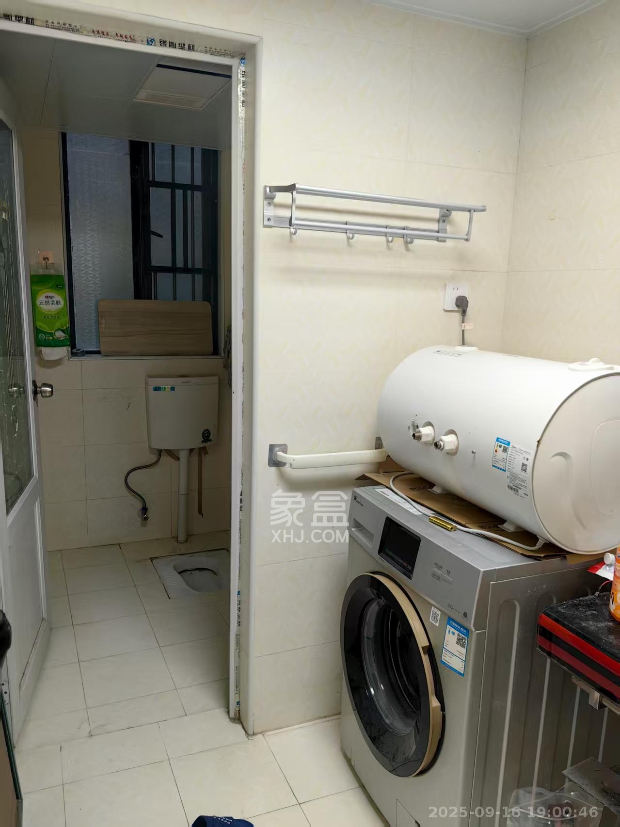 麓谷公馆(涉外国际公馆) 3室2厅2卫 2500.0元/月 麓谷公馆(涉外国际公馆) 3室2厅2卫 2500.0元/月室内图