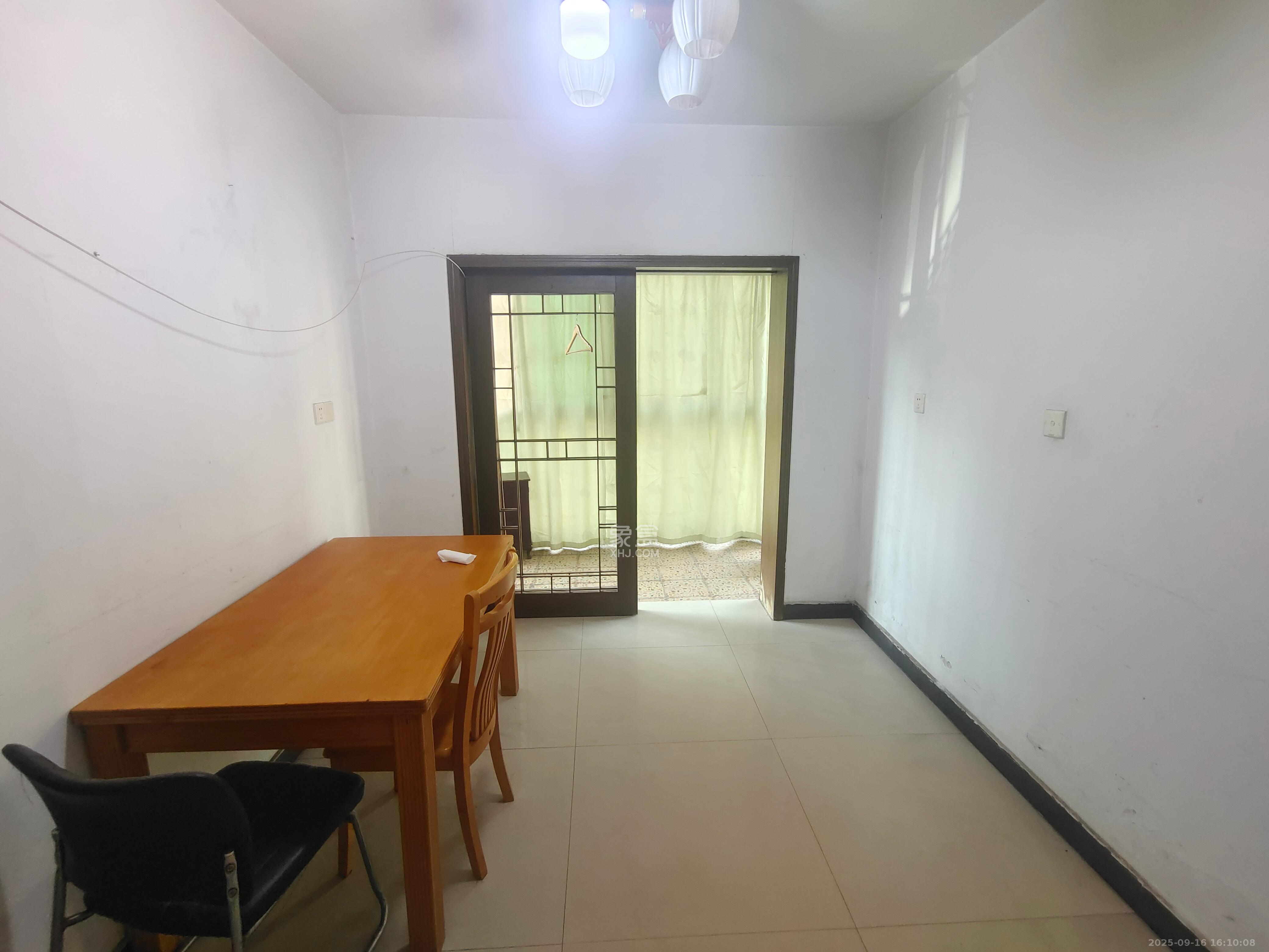 金峰小区北院（七里营社区）  3室2厅2卫    2000.0元/月室内图