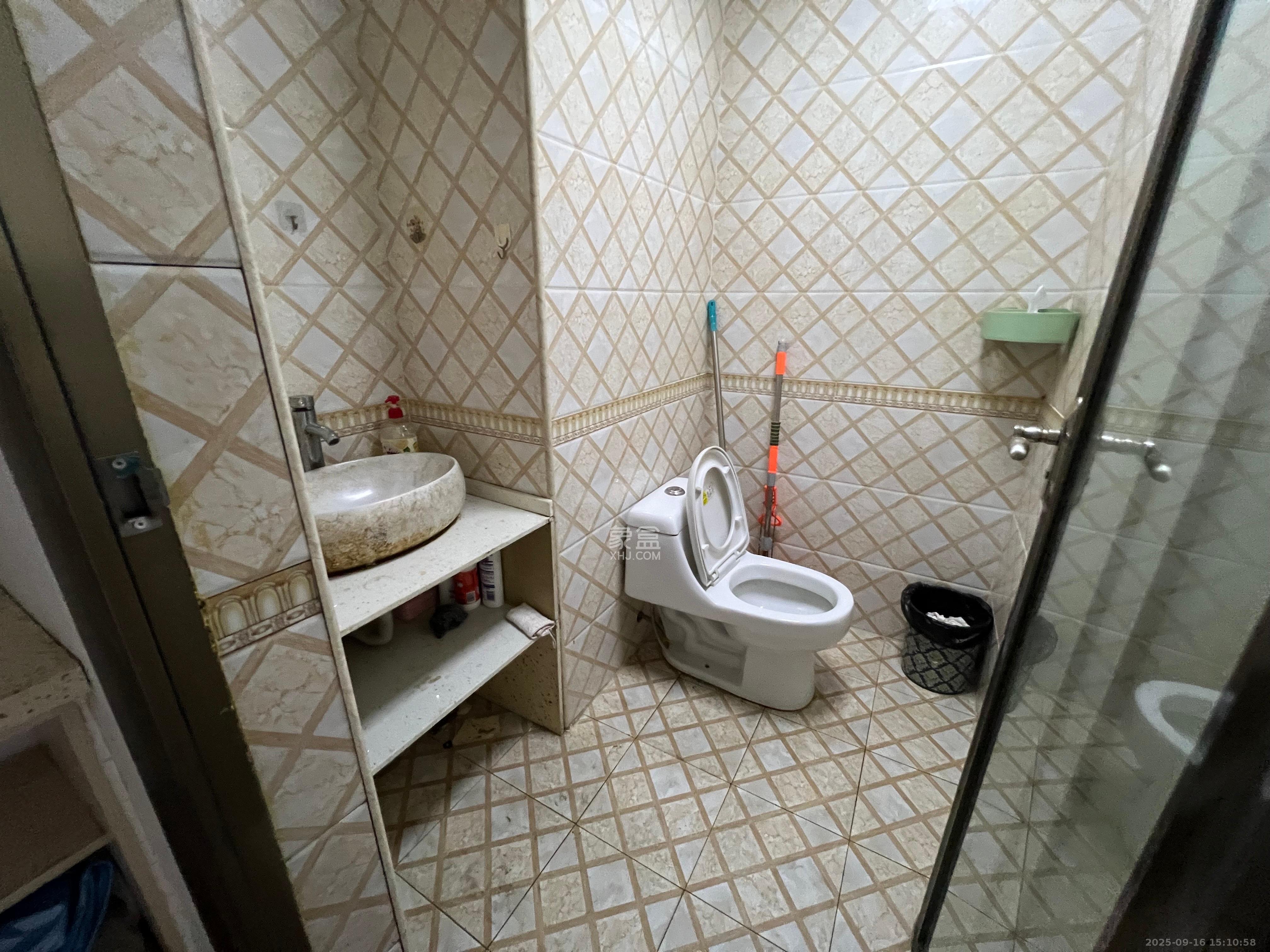 长房中庭国际(东郡华蓉广场) 2室1厅1卫 3300.0元/月 长房中庭国际(东郡华蓉广场) 2室1厅1卫 3300.0元/月室内图