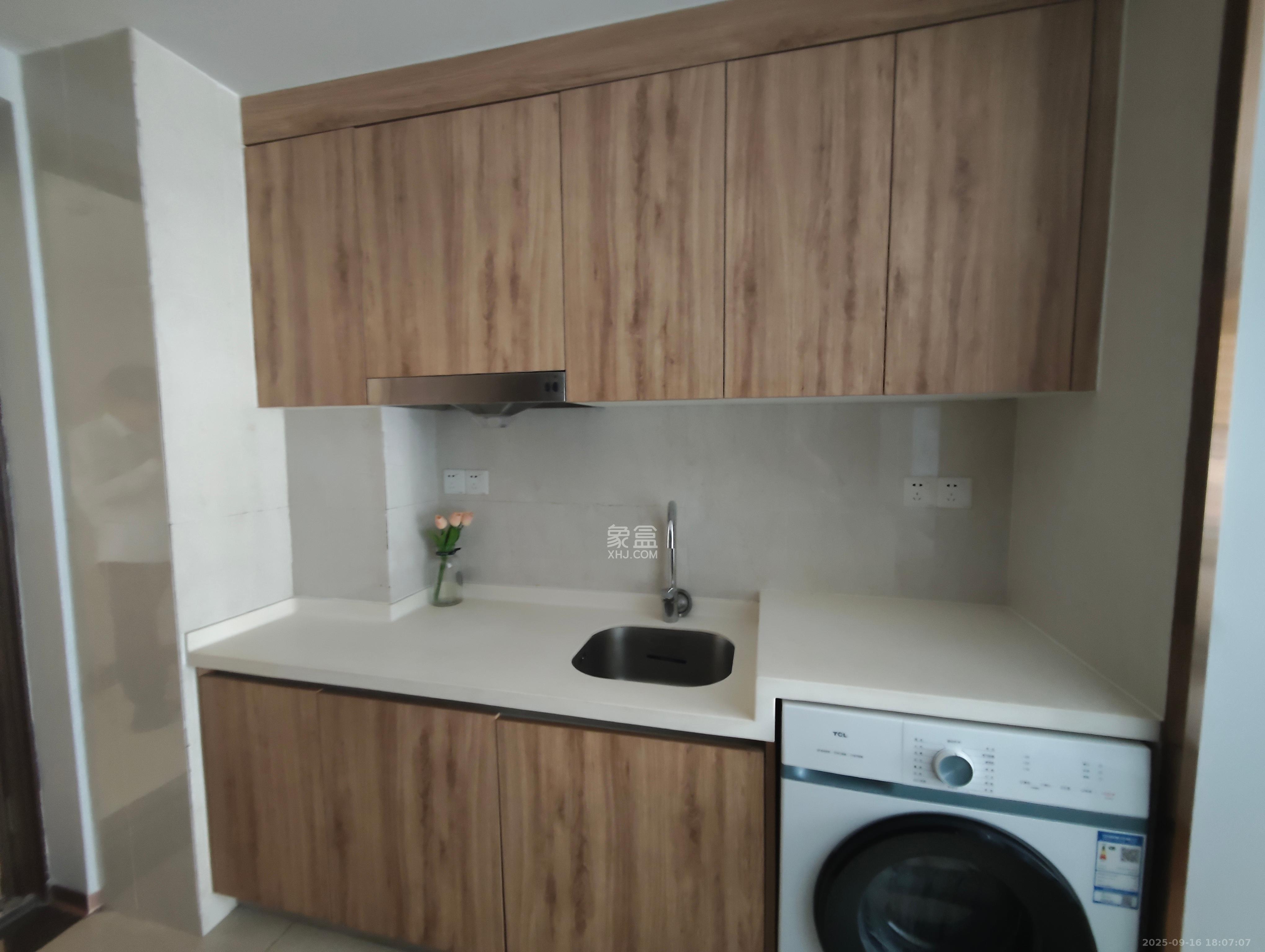 佳兆业云顶都汇 1室1厅1卫 1300.0元/月 佳兆业云顶都汇 1室1厅1卫 1300.0元/月室内图