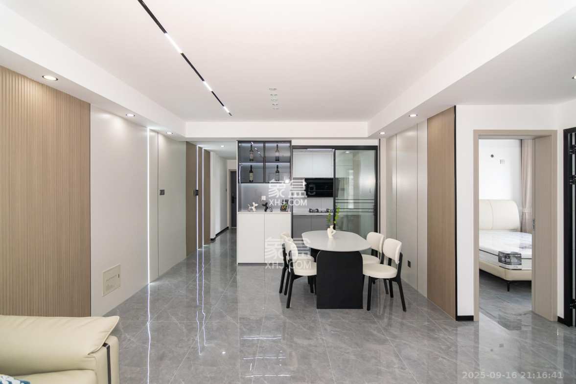 润和紫郡一期 3室2厅2卫 83.8万 润和紫郡一期 3室2厅2卫 83.8万客厅