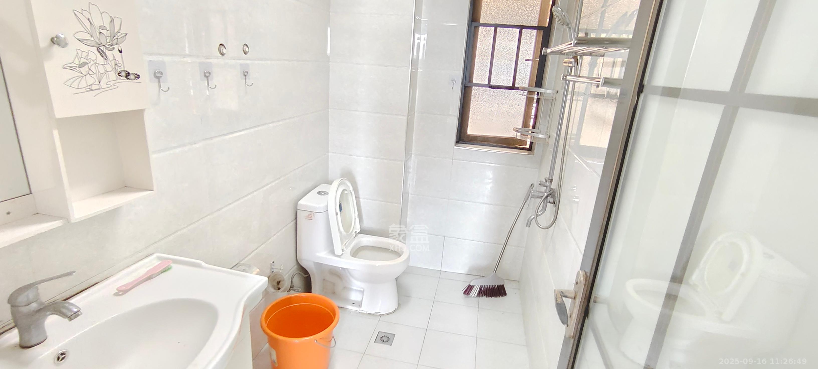 叠彩兰亭  3室2厅2卫    2200.0元/月室内图