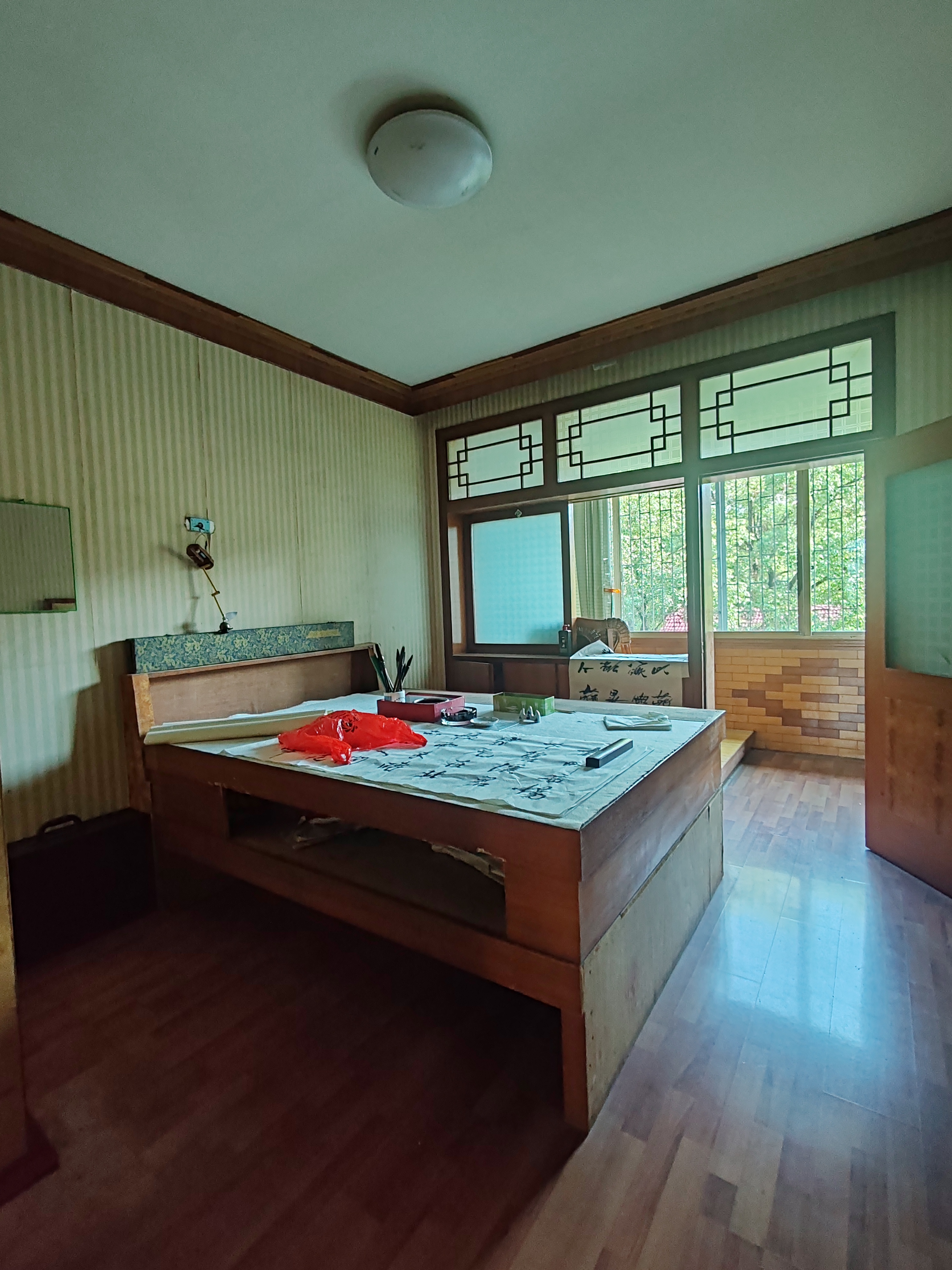 文苑小区 3室2厅1卫 56.8万 文苑小区 3室2厅1卫 56.8万客厅