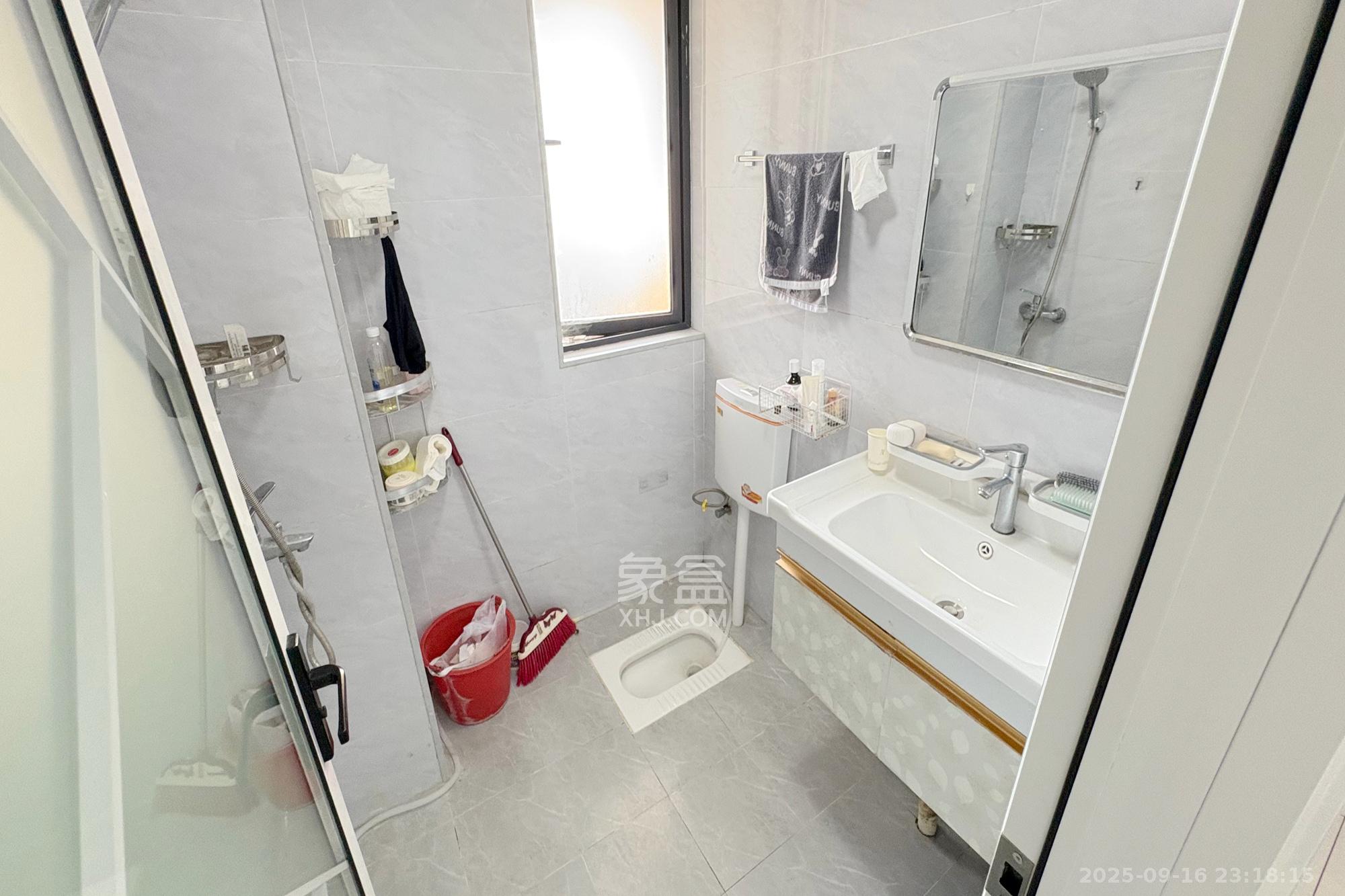 韭菜园嘉苑  2室1厅1卫    71.8万卫生间