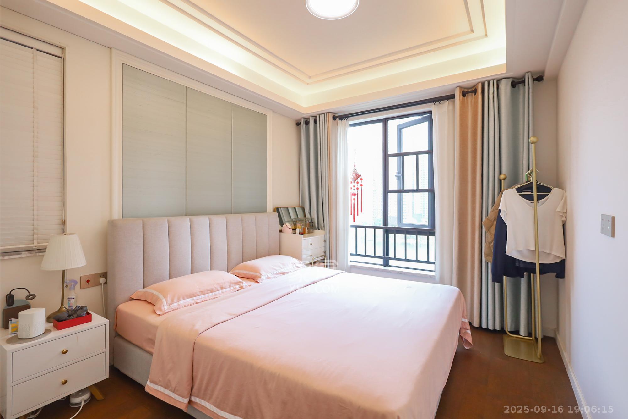 万科里金域国际  3室2厅2卫    228.0万卧室