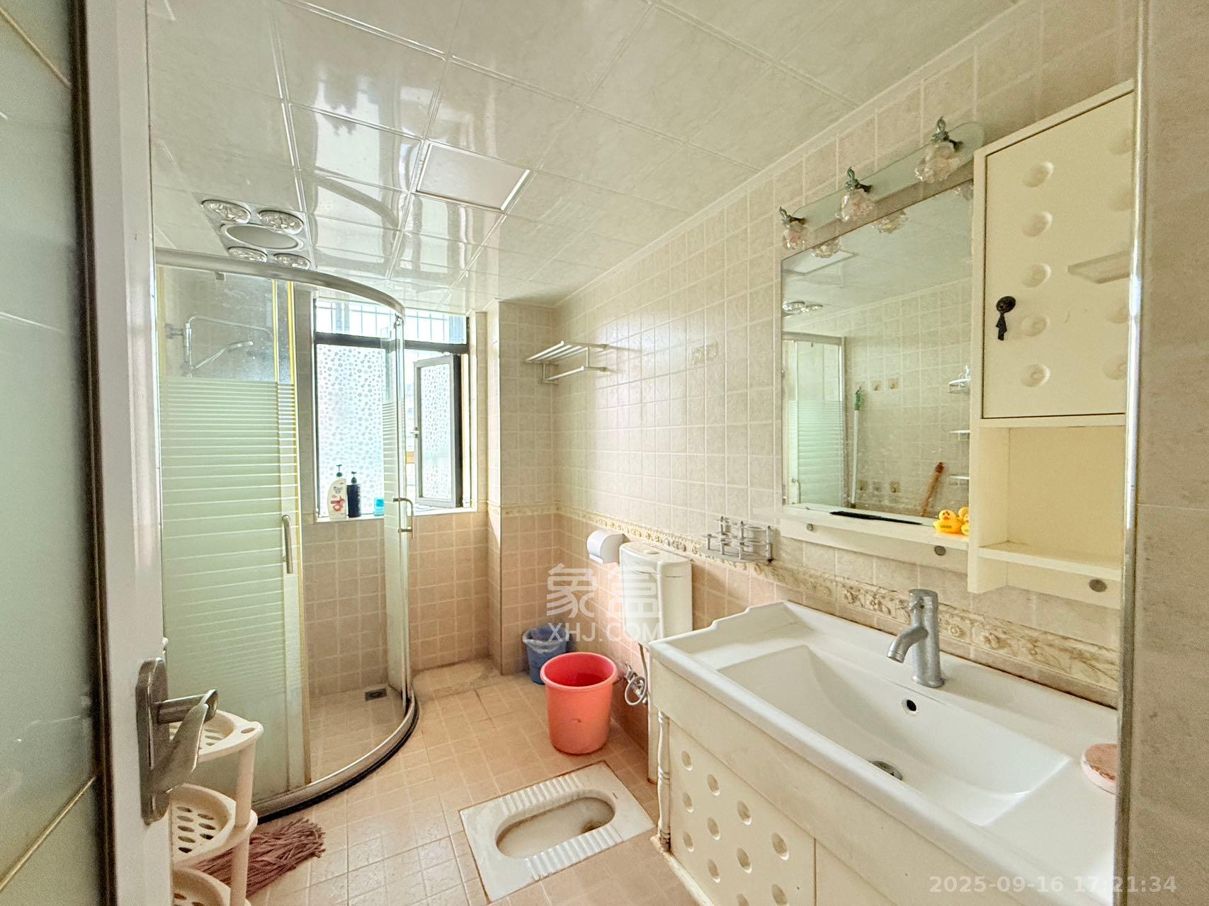 茶山馨苑 3室2厅2卫 3500.0元/月 茶山馨苑 3室2厅2卫 3500.0元/月室内图