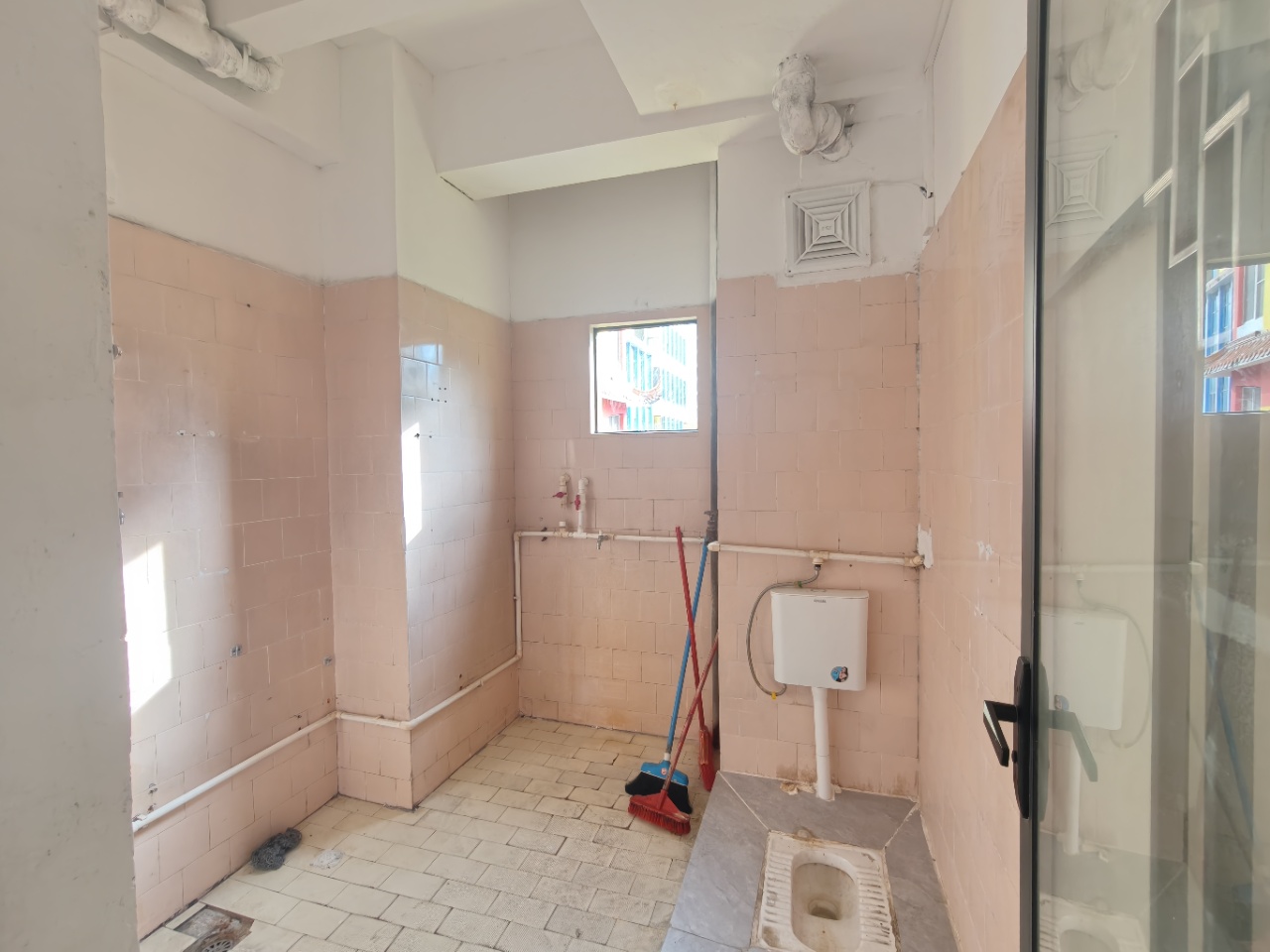 华达大厦  5室2厅2卫    3000.0元/月 华达大厦  5室2厅2卫    3000.0元/月室内图