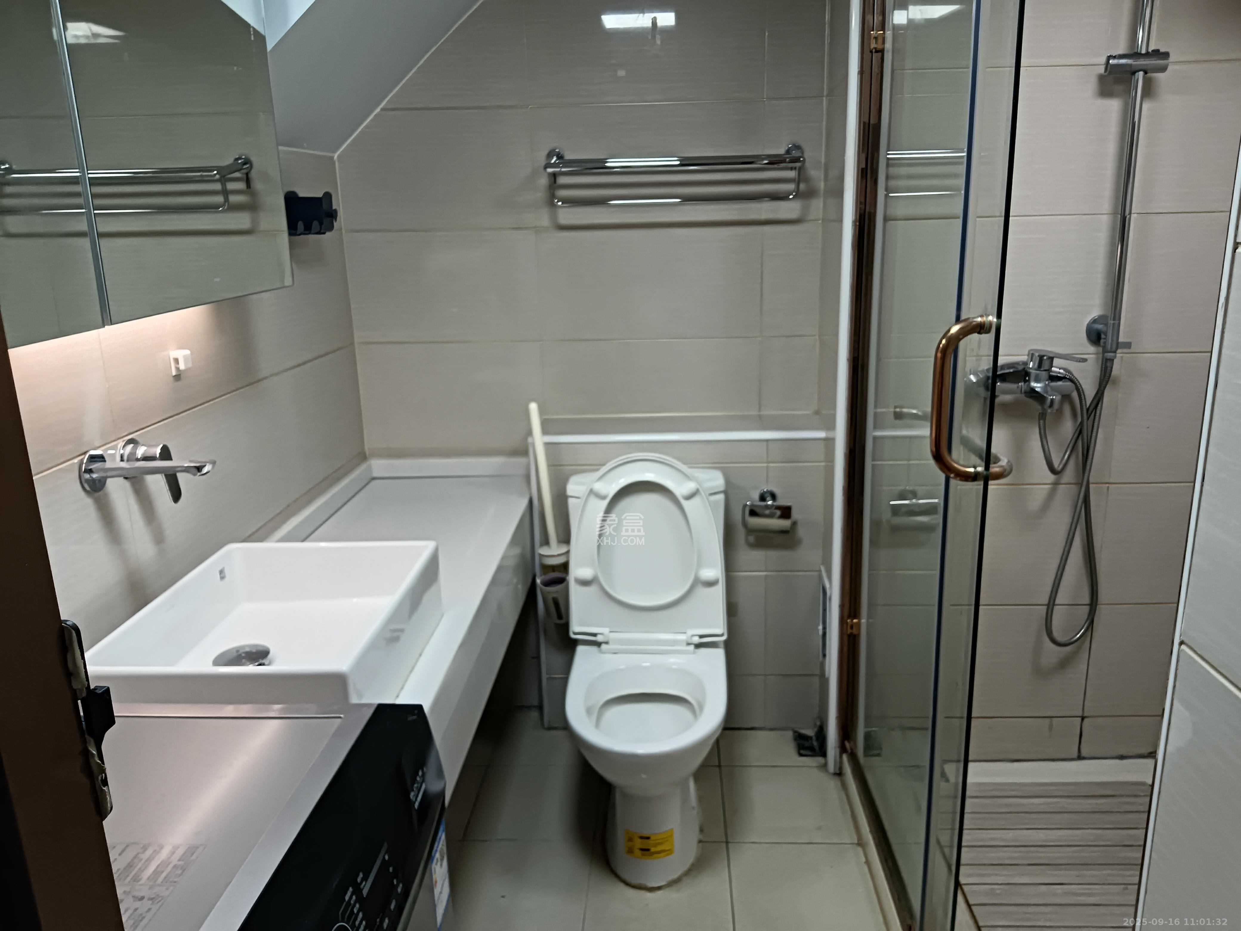 富兴时代御城  2室1厅1卫    3000.0元/月室内图