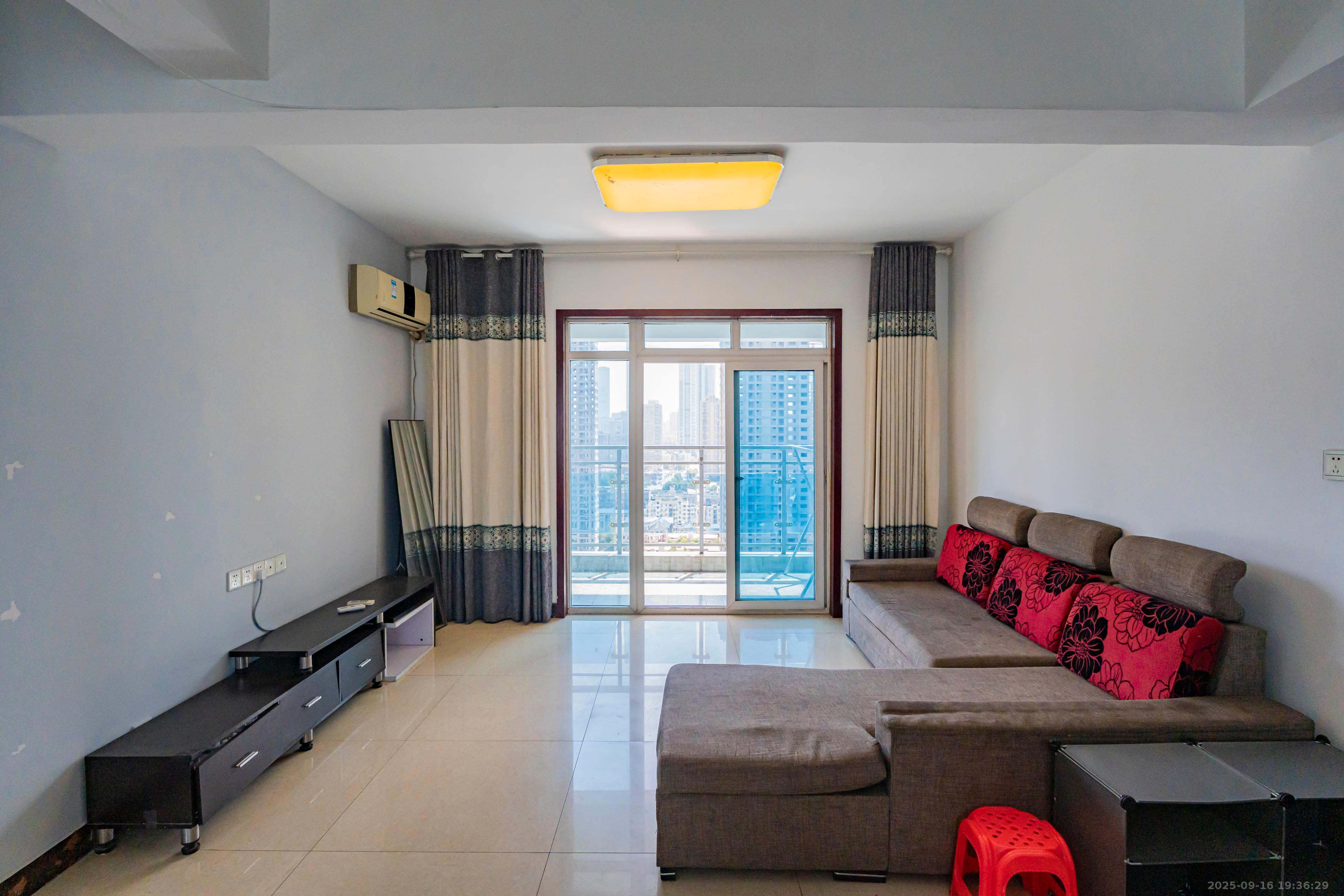 凯乐国际城  2室2厅1卫    88.5万 凯乐国际城  2室2厅1卫    88.5万