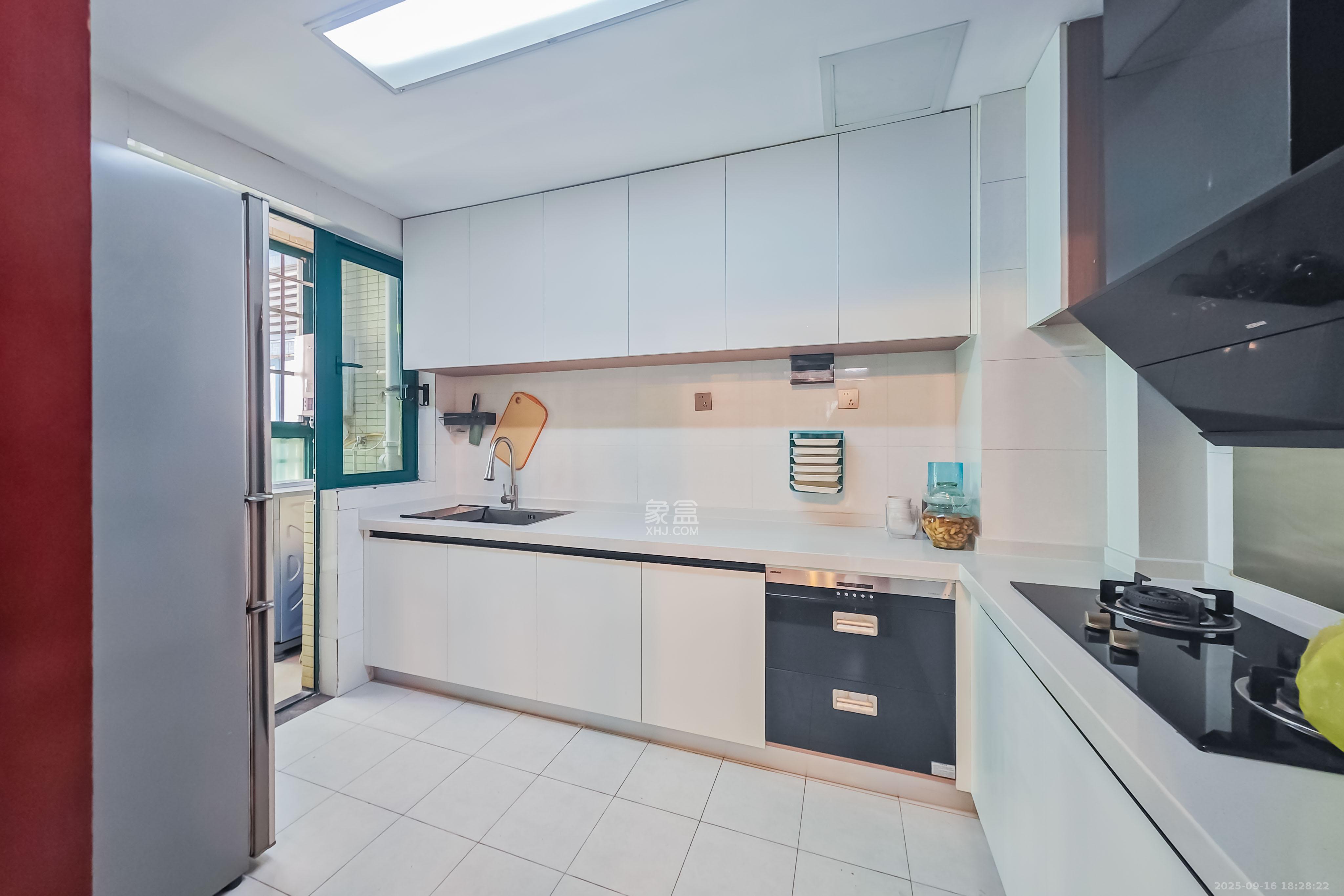 恒大绿洲 3室2厅2卫 119.99万 恒大绿洲 3室2厅2卫 119.99万厨房