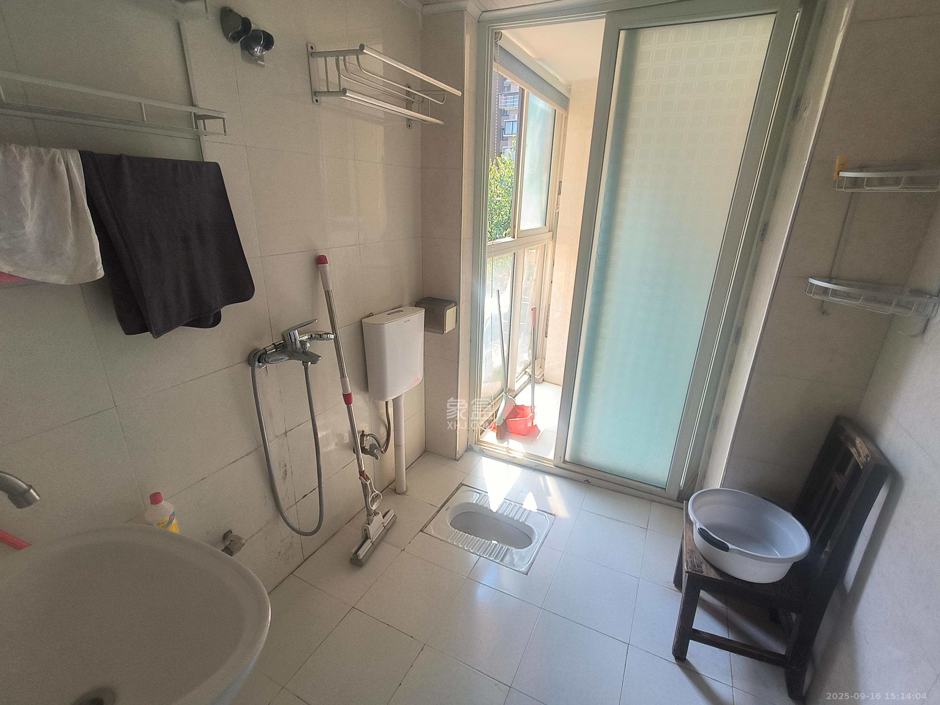 龙王港社区  2室1厅1卫    2300.0元/月室内图