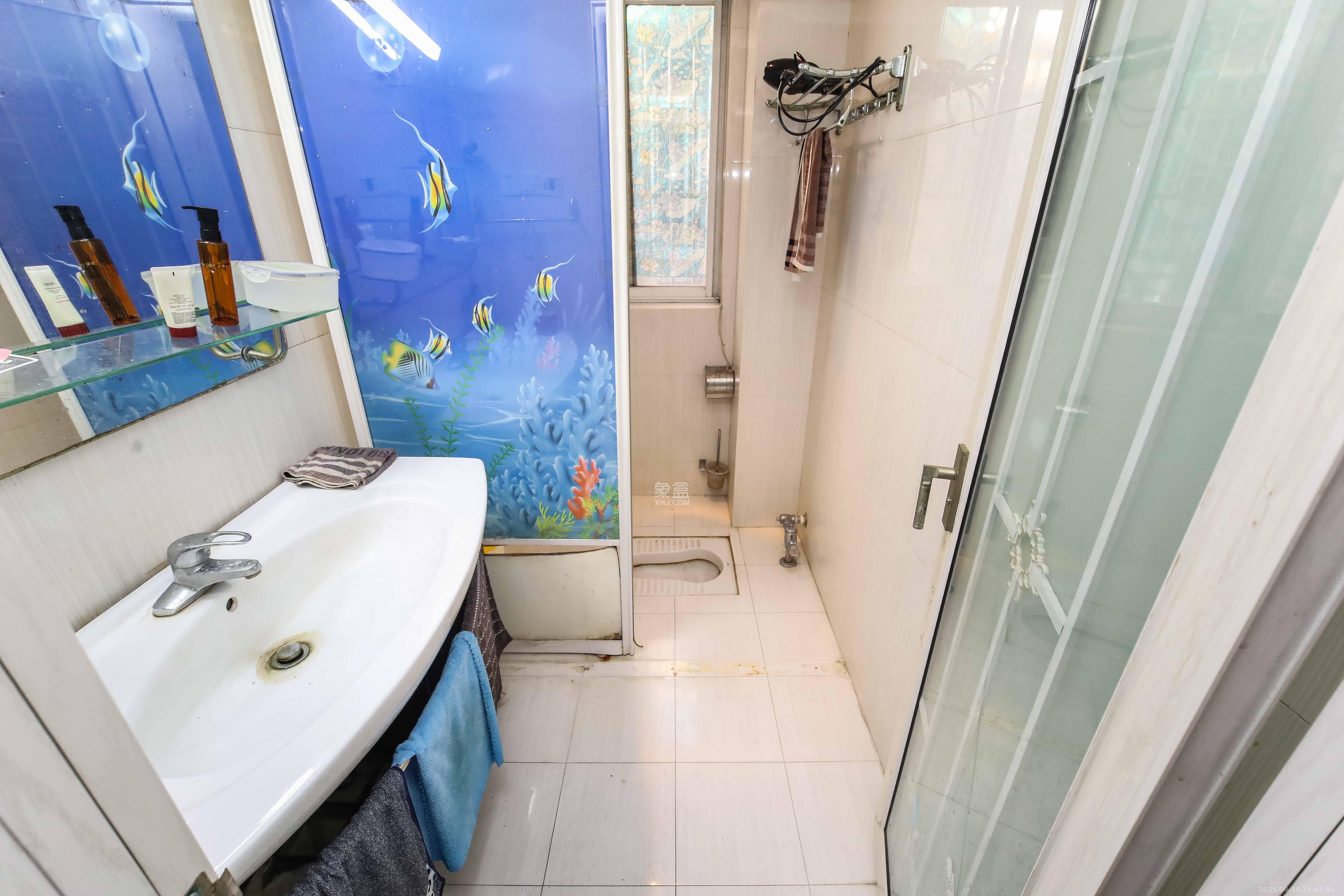 康欣园 3室2厅2卫 88.0万 康欣园 3室2厅2卫 88.0万卫生间