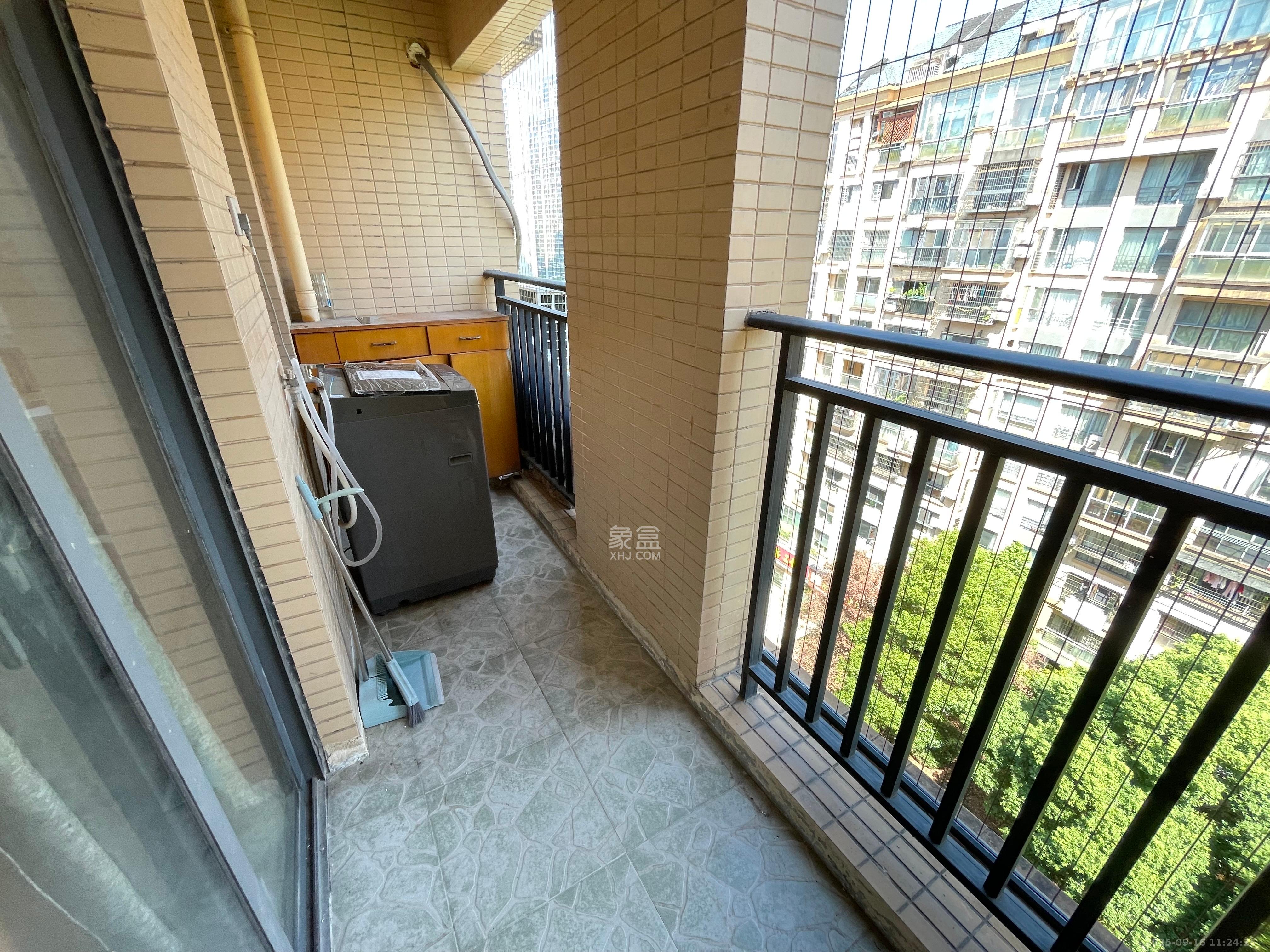 中城丽景香山园 2室2厅1卫 2400.0元/月 中城丽景香山园 2室2厅1卫 2400.0元/月室内图