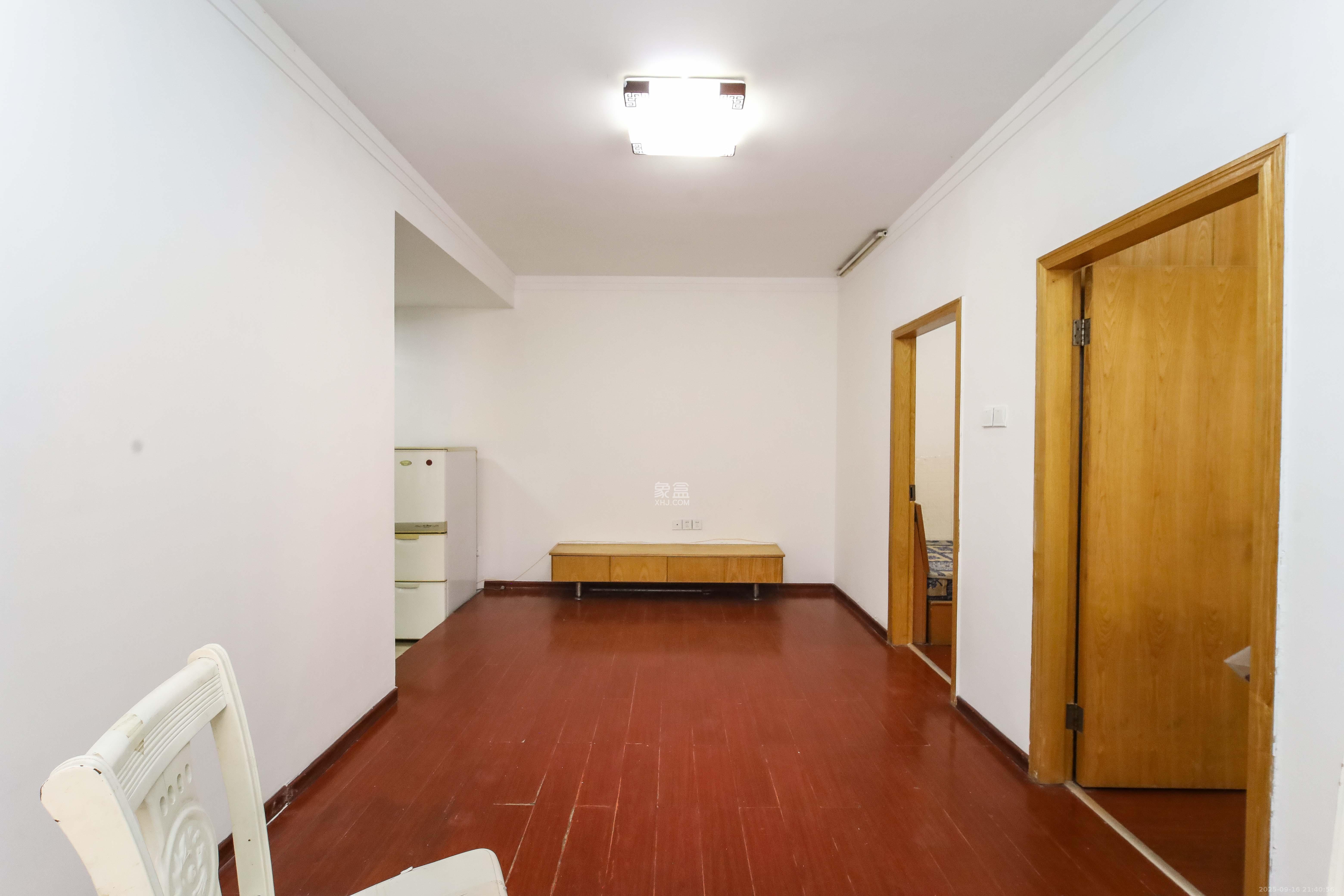 东玺门 2室2厅1卫 50.0万 东玺门 2室2厅1卫 50.0万客厅