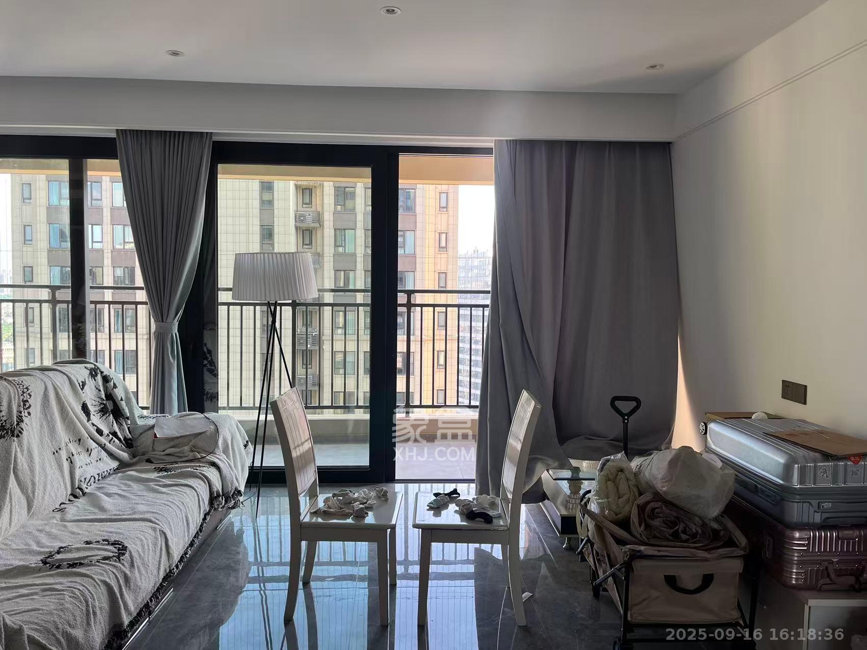 万科滨河道  4室2厅2卫    3200.0元/月室内图