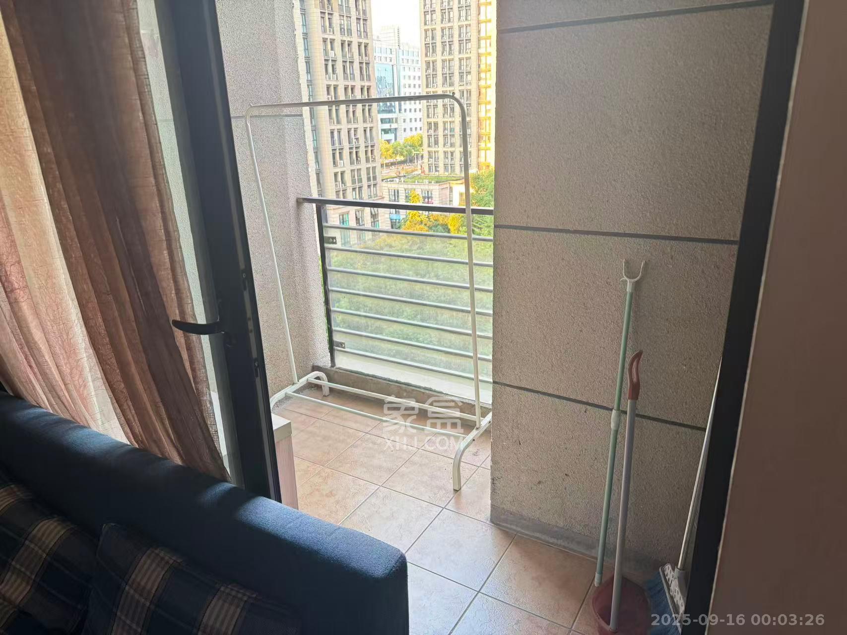 郡原广场 1室1厅1卫 1600.0元/月 郡原广场 1室1厅1卫 1600.0元/月室内图