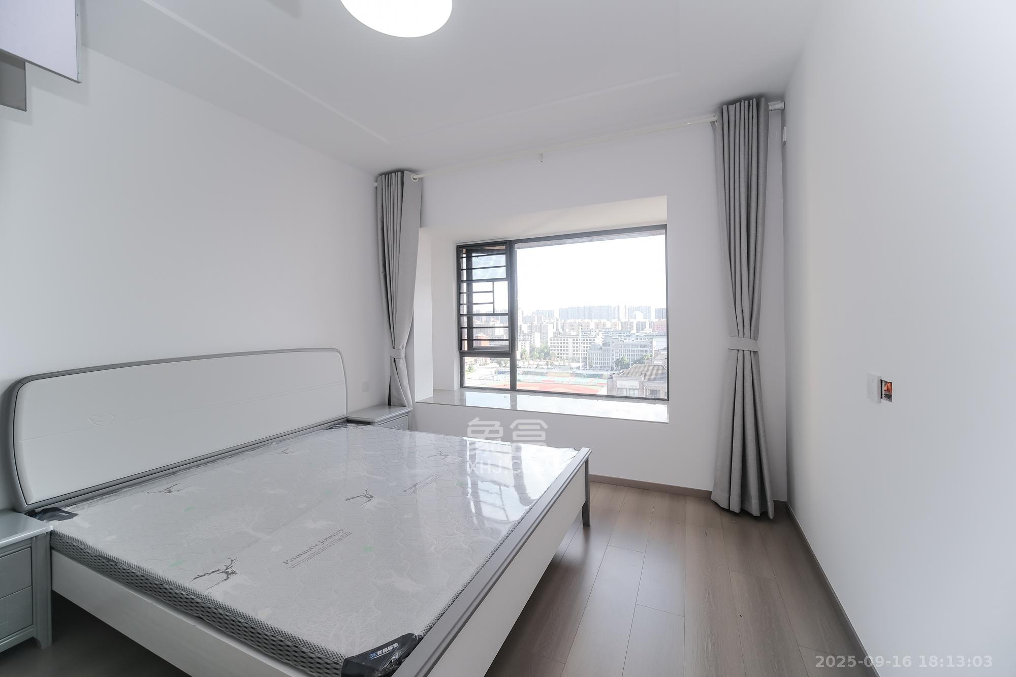 荣盛城  3室2厅2卫    89.0万卧室