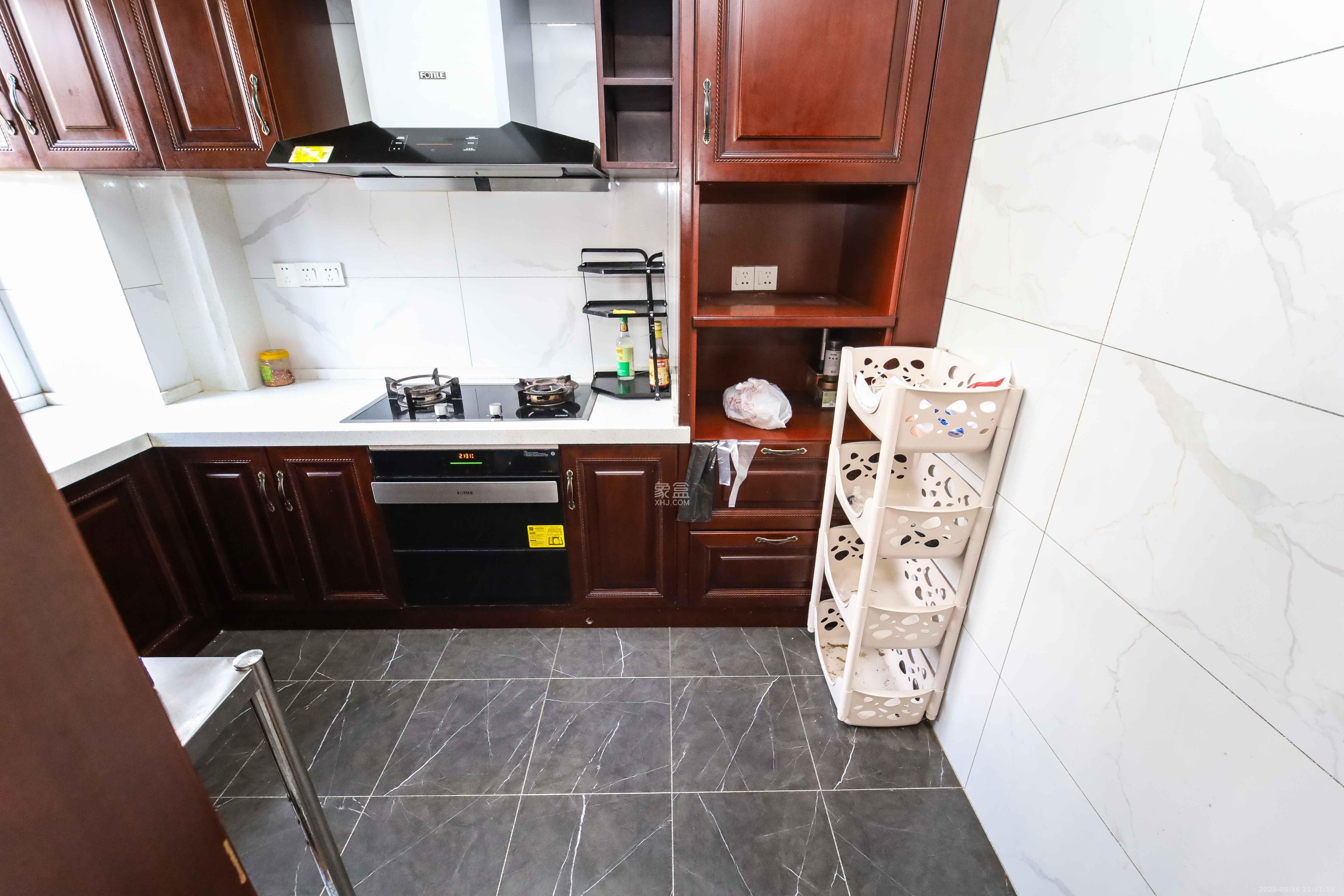 西子花苑 4室2厅2卫 180.0万 西子花苑 4室2厅2卫 180.0万厨房