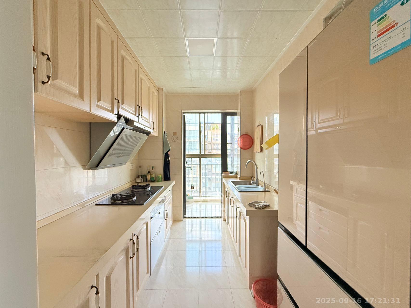 茶山馨苑 3室2厅2卫 3500.0元/月 茶山馨苑 3室2厅2卫 3500.0元/月室内图