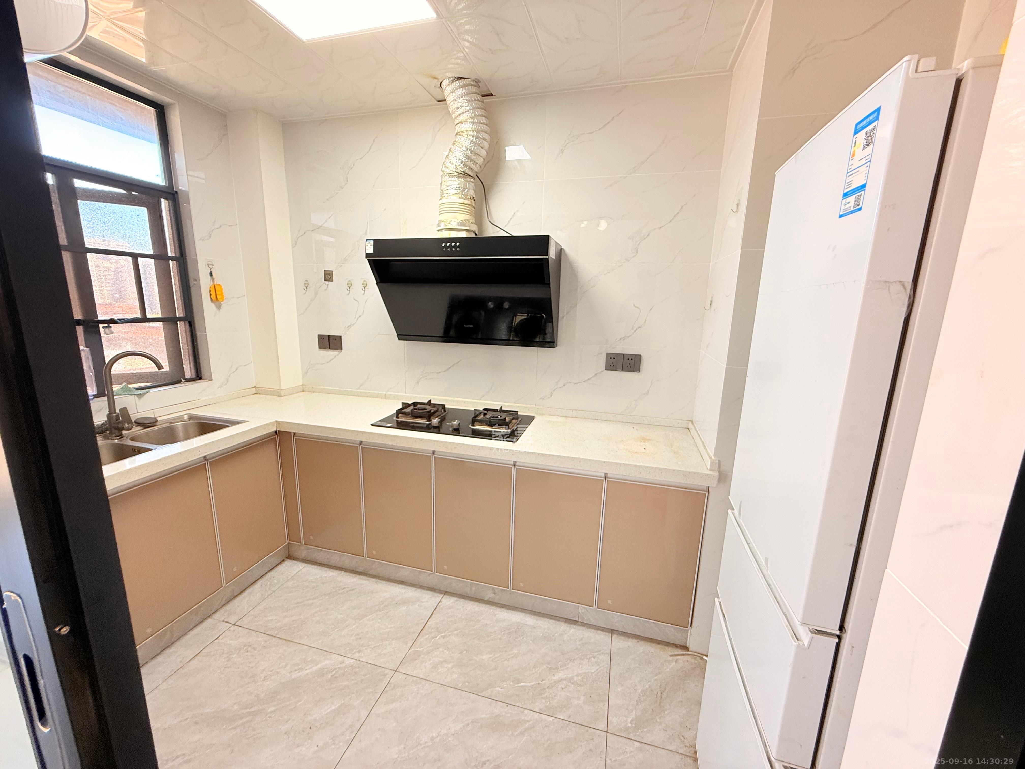 长房东旭国际  4室2厅2卫    3400.0元/月室内图