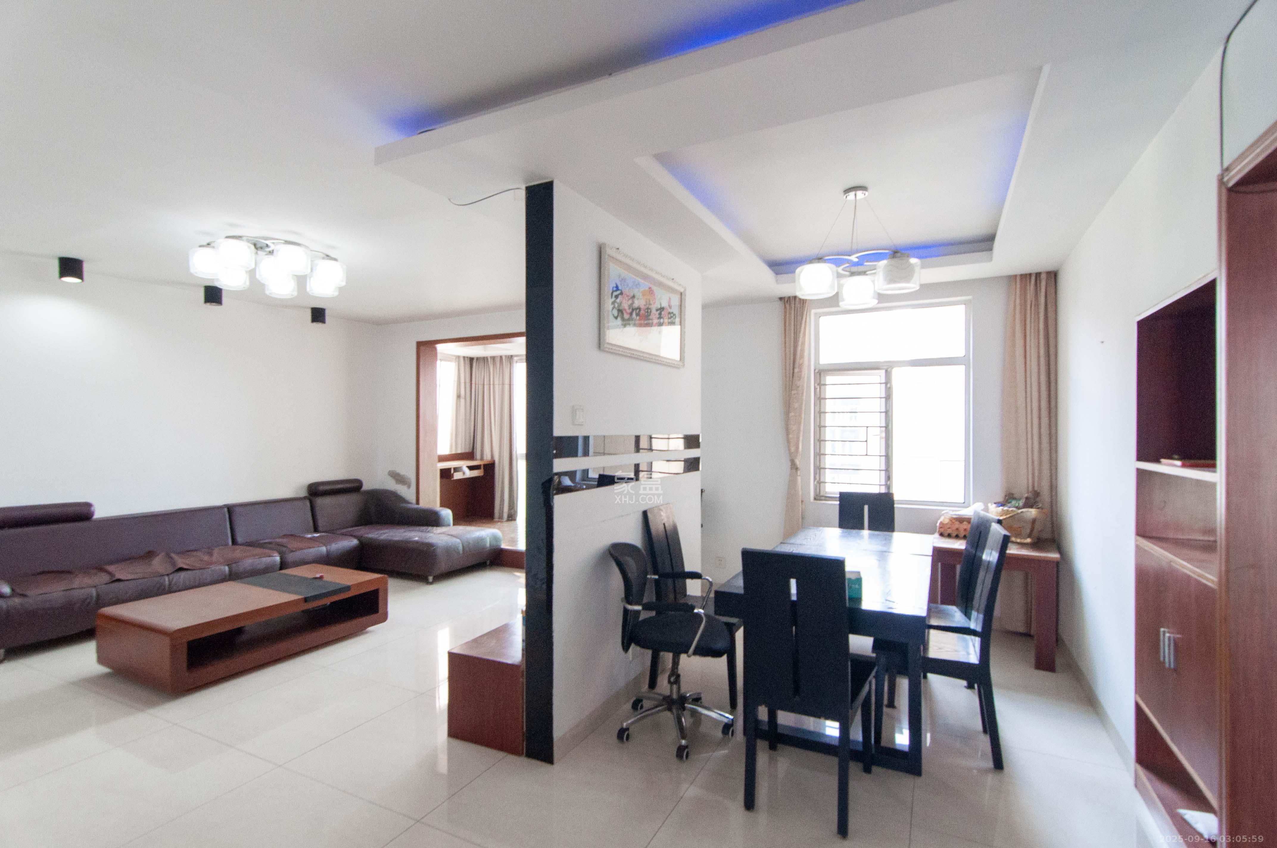 湘麓国际 3室2厅2卫 130.0万 湘麓国际 3室2厅2卫 130.0万客厅