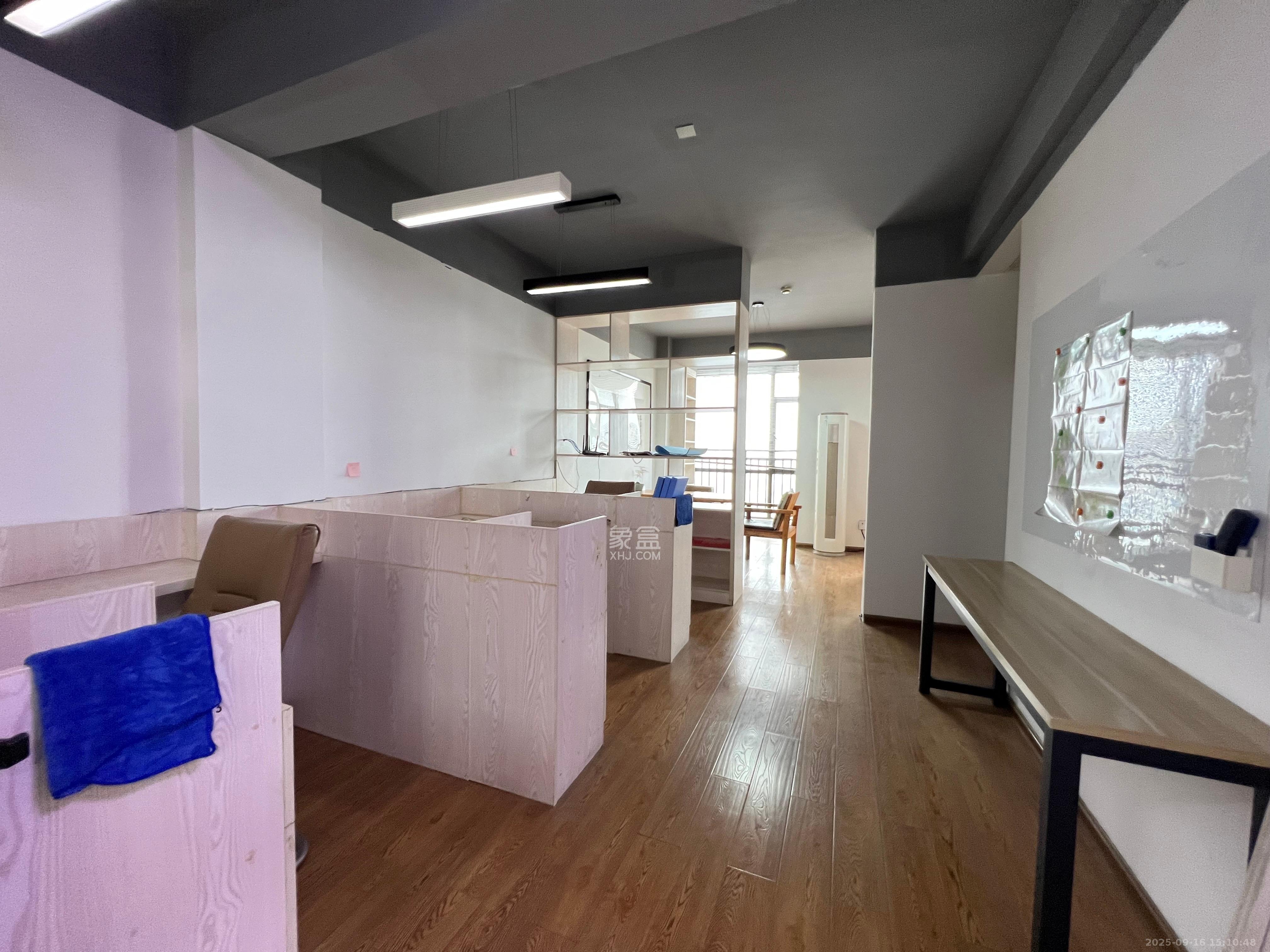 长房中庭国际(东郡华蓉广场) 2室1厅1卫 3300.0元/月 长房中庭国际(东郡华蓉广场) 2室1厅1卫 3300.0元/月室内图