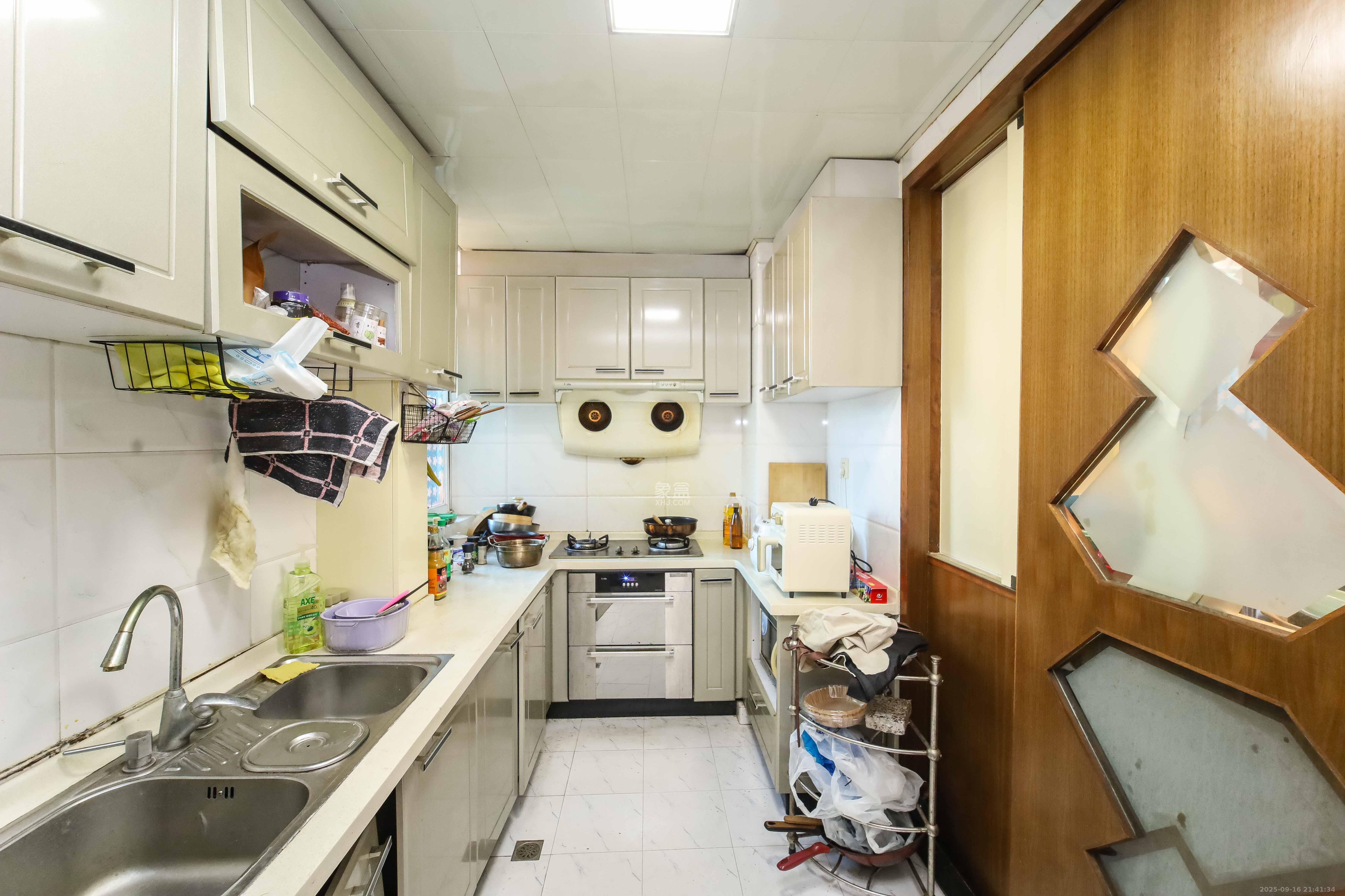 康欣园 3室2厅2卫 88.0万 康欣园 3室2厅2卫 88.0万厨房