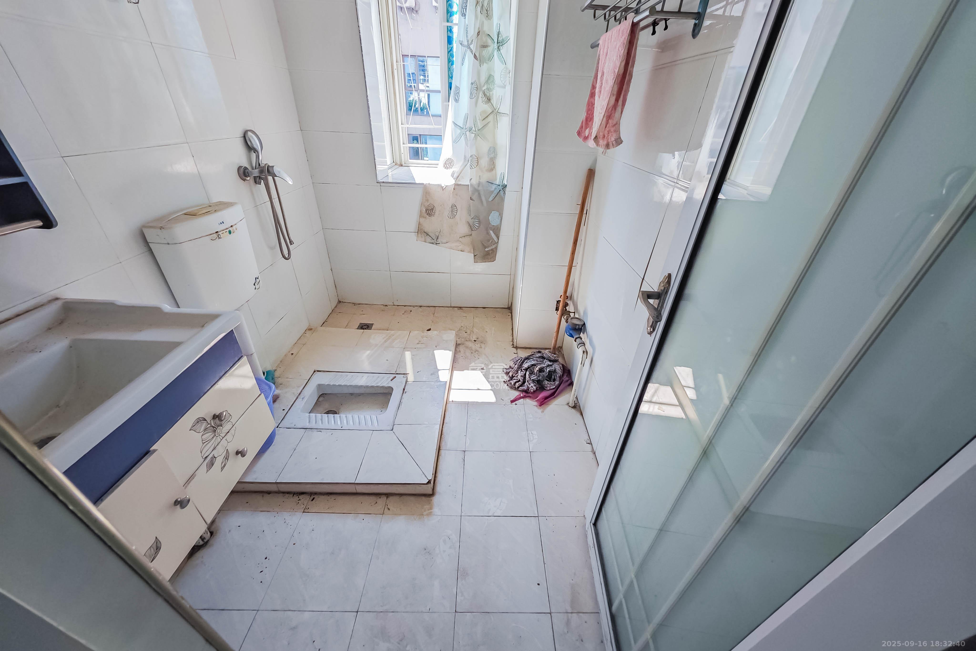 都市馨园  2室2厅1卫    59.8万卫生间