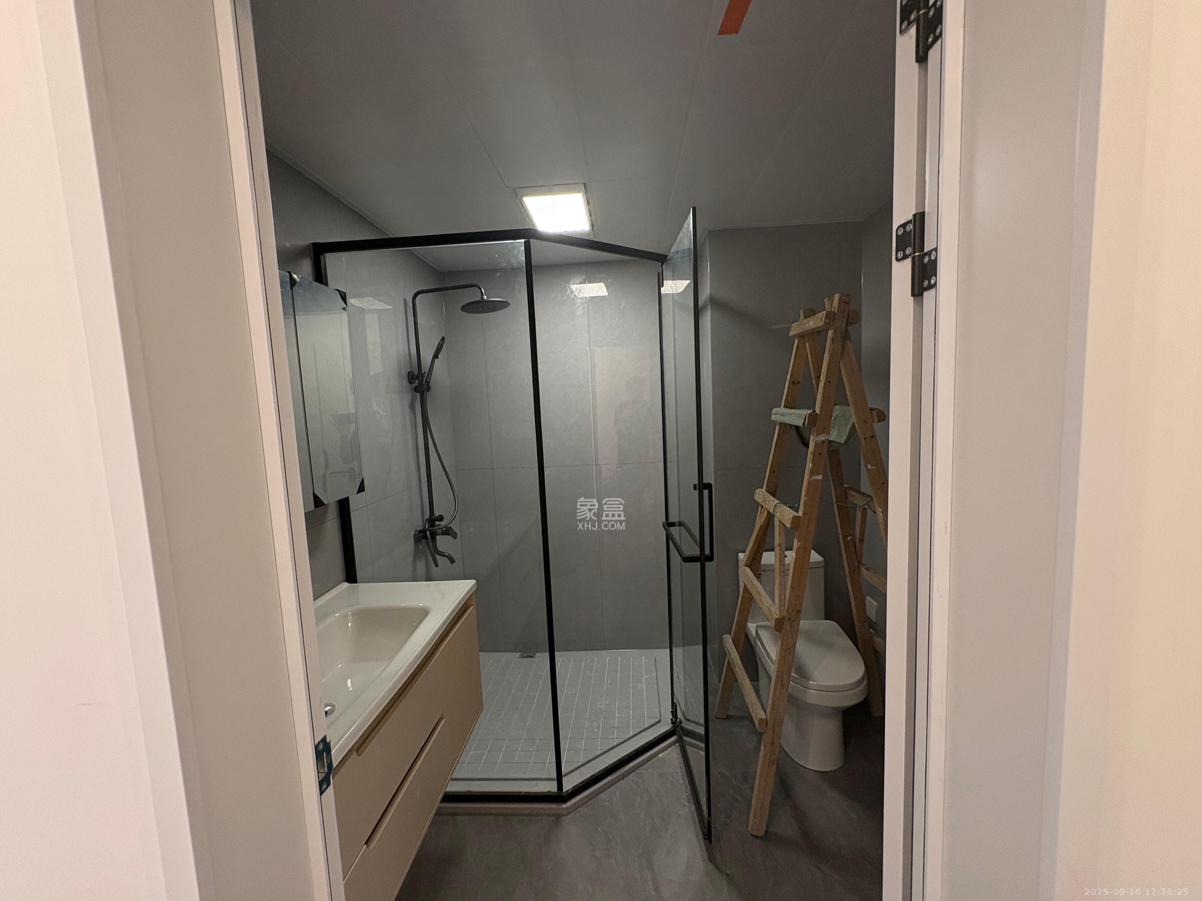 阳光100二期 3室2厅1卫 3000.0元/月 阳光100二期 3室2厅1卫 3000.0元/月室内图