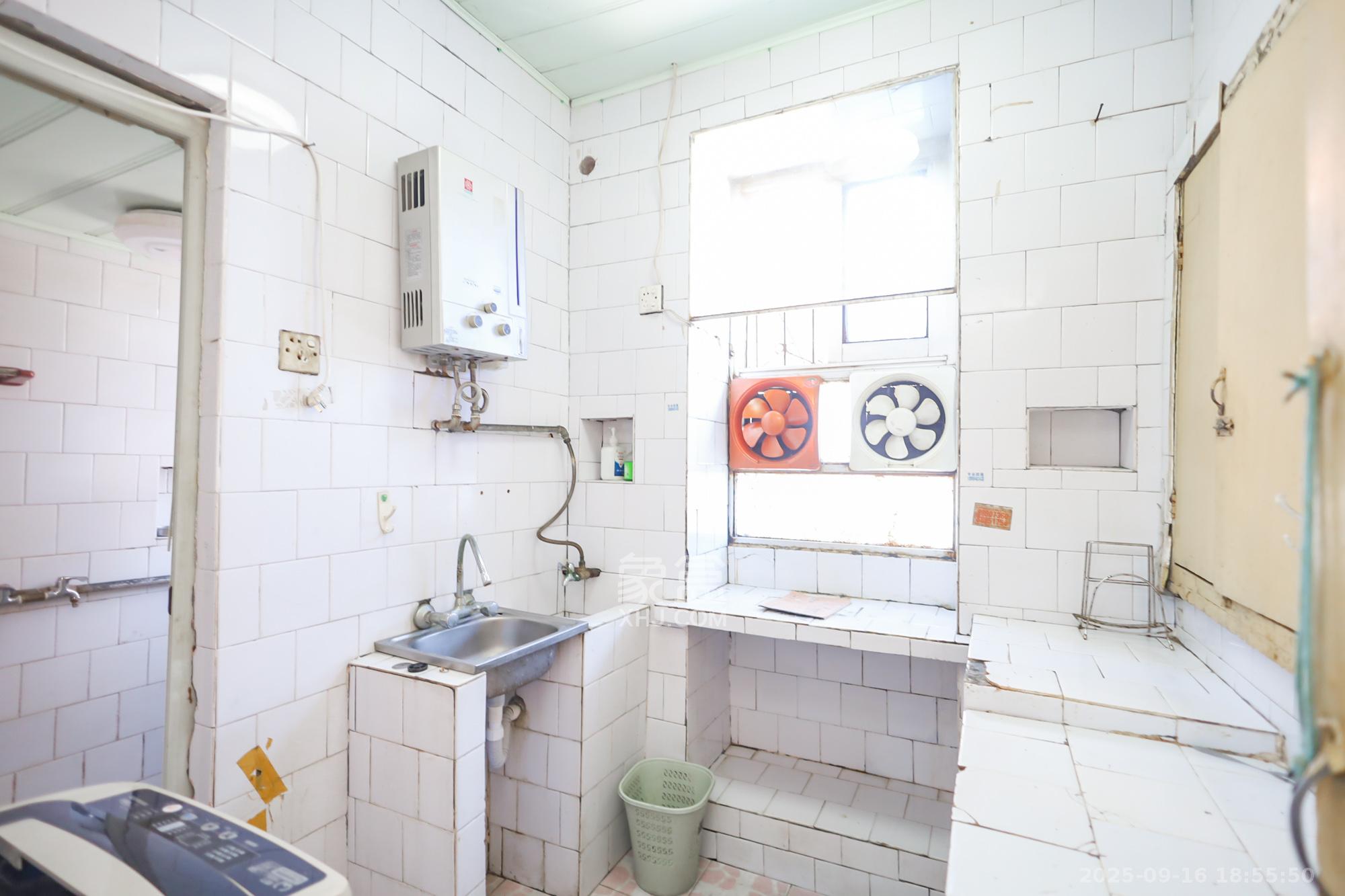 望月湖小区六片（湖中社区六片小区）  1室1厅1卫    42.8万厨房