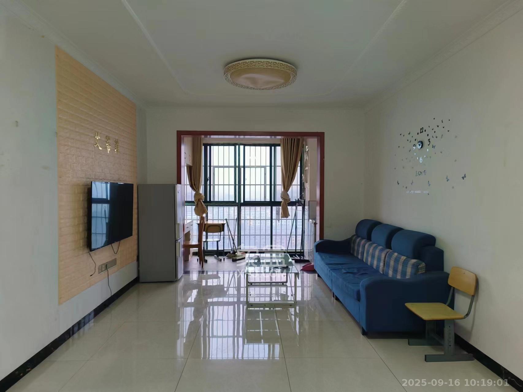 南庭城果 3室2厅1卫 2300.0元/月 南庭城果 3室2厅1卫 2300.0元/月室内图