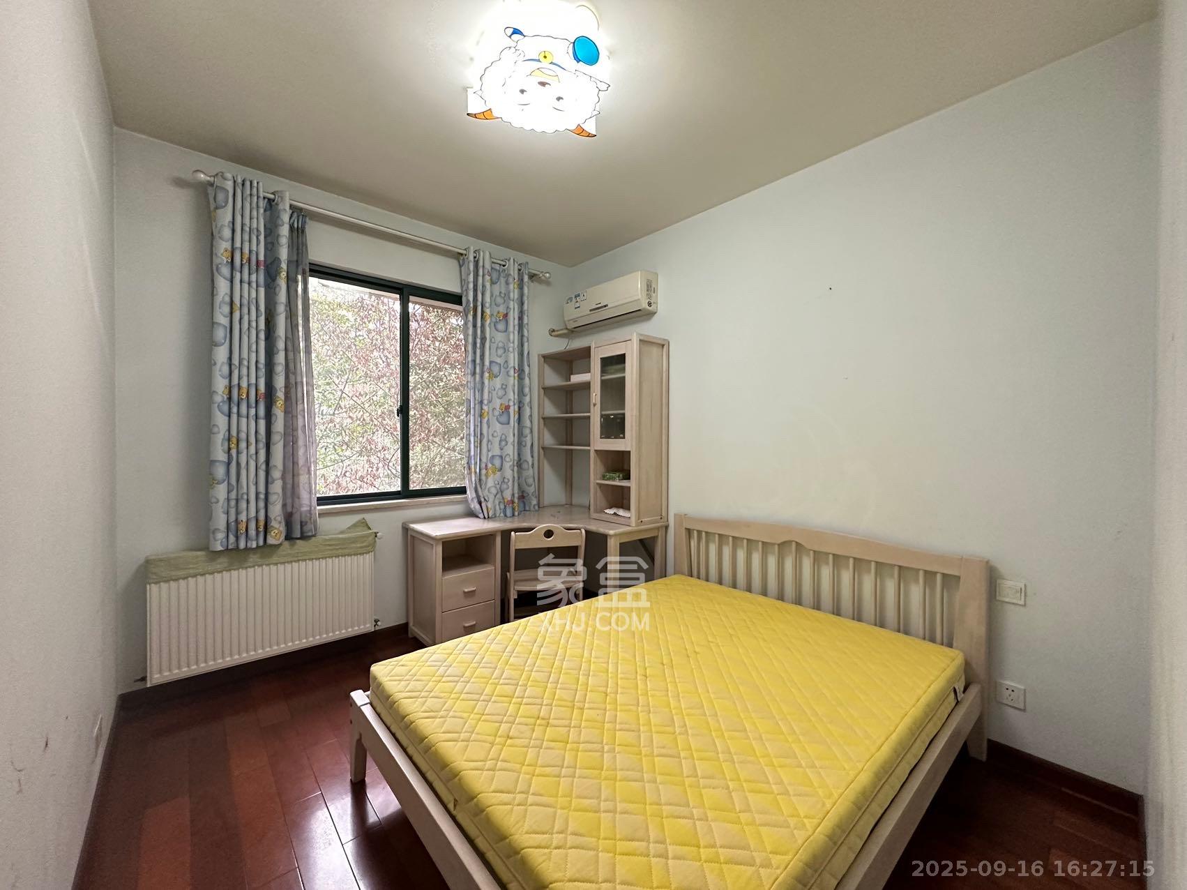 星城世家  3室2厅2卫    3200.0元/月室内图