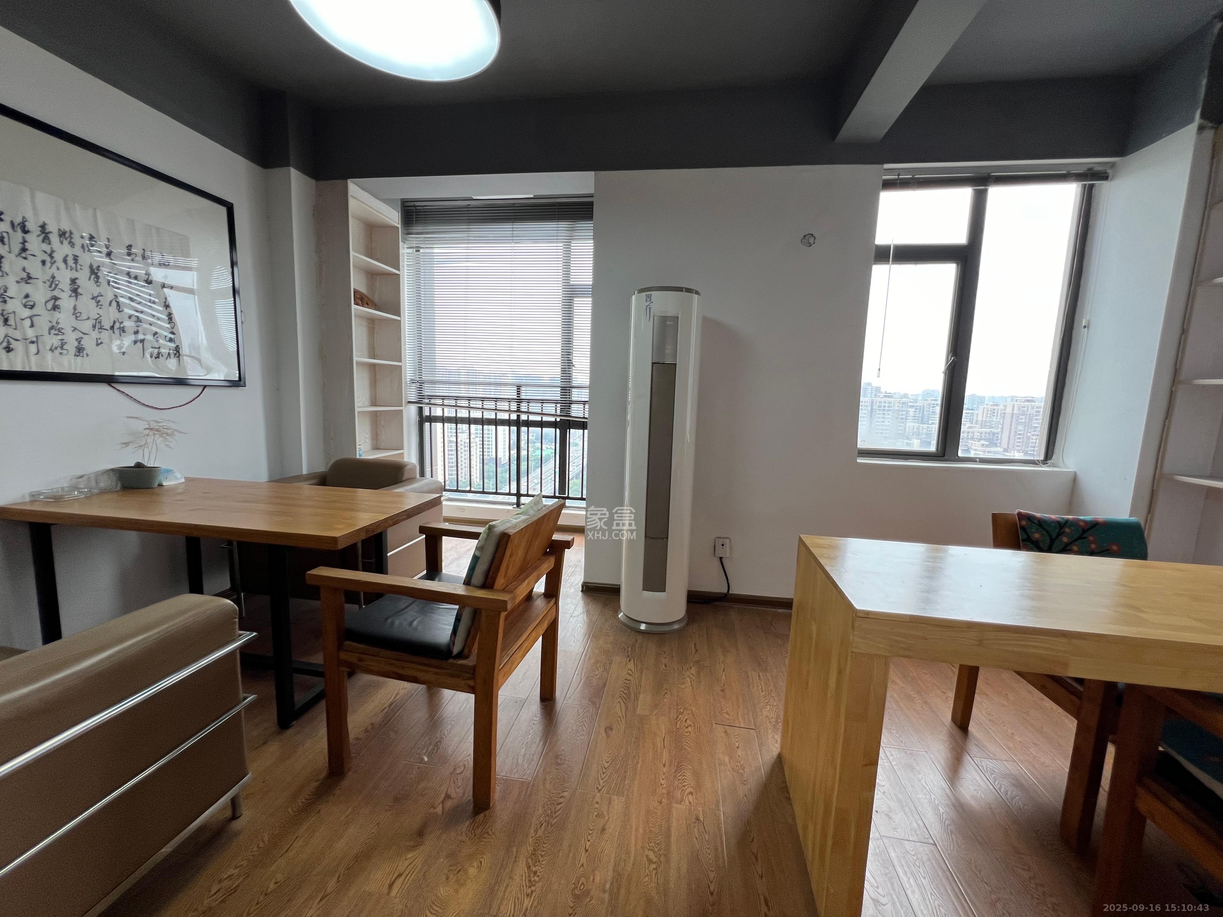 长房中庭国际(东郡华蓉广场) 2室1厅1卫 3300.0元/月 长房中庭国际(东郡华蓉广场) 2室1厅1卫 3300.0元/月室内图