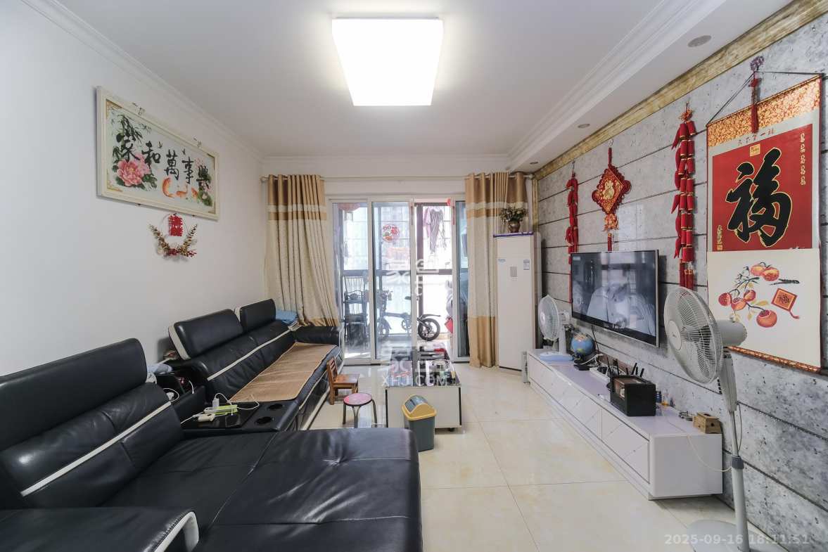 盛地春天里 1室2厅1卫 50.8万 盛地春天里 1室2厅1卫 50.8万客厅