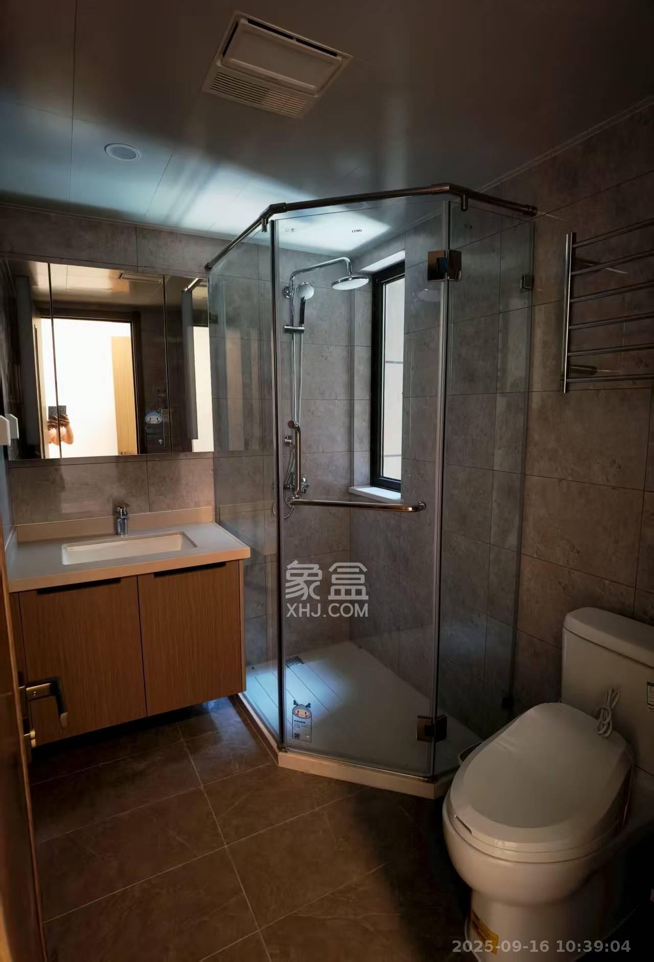 龙湖铂金中心(龙湖春江郦城) 3室2厅2卫 4600.0元/月 龙湖铂金中心(龙湖春江郦城) 3室2厅2卫 4600.0元/月室内图