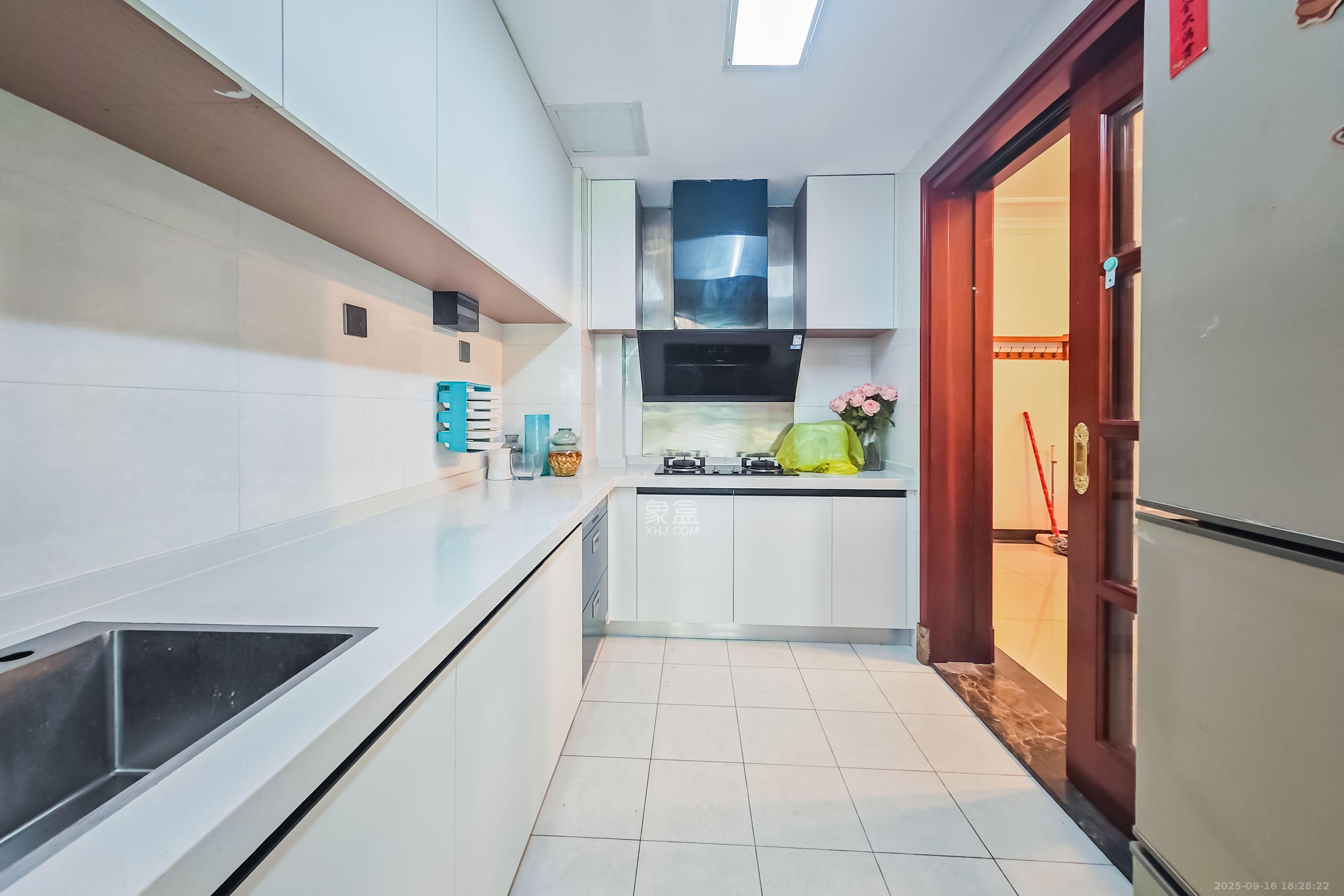 恒大绿洲 3室2厅2卫 119.99万 恒大绿洲 3室2厅2卫 119.99万厨房