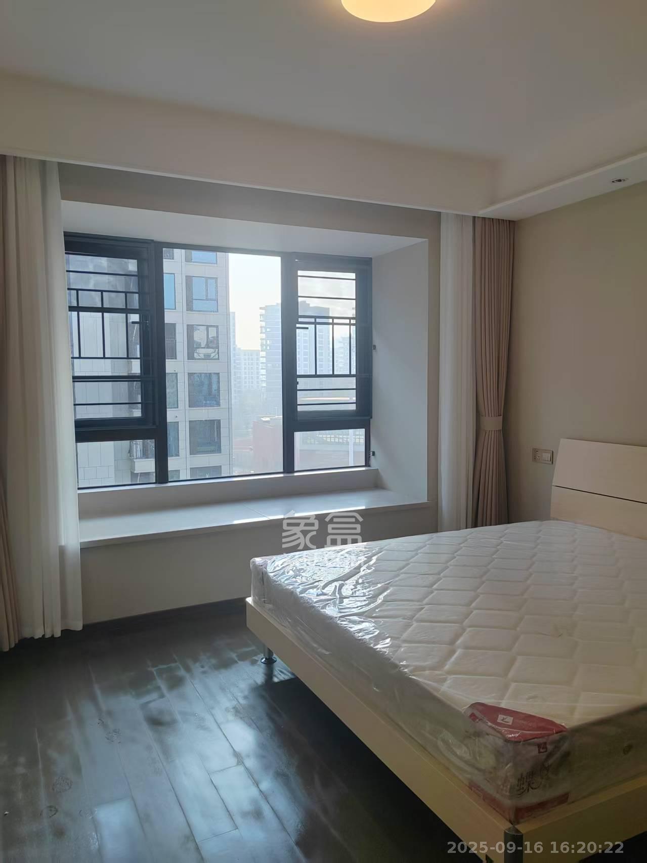 龙湖江与城  4室2厅2卫    3500.0元/月室内图