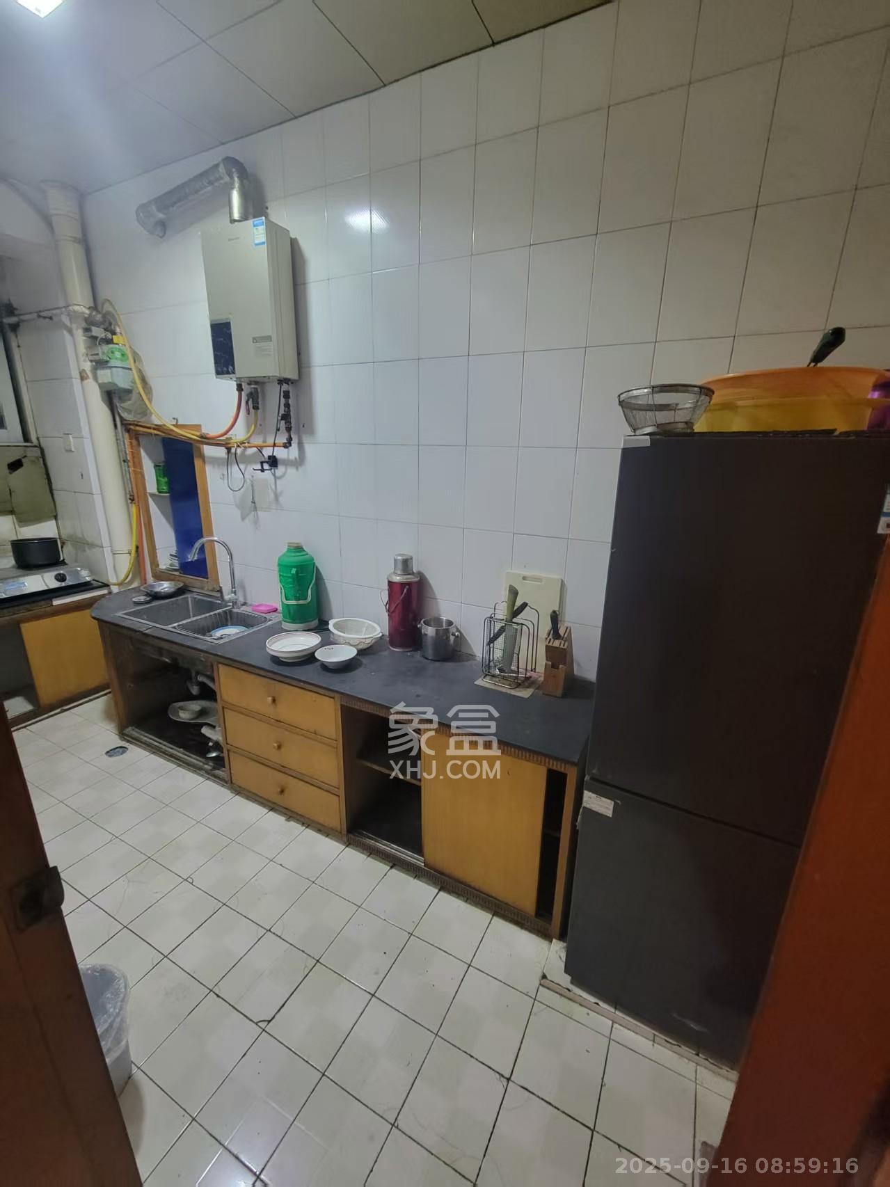 无线电信宿舍 3室2厅1卫 2200.0元/月 无线电信宿舍 3室2厅1卫 2200.0元/月室内图